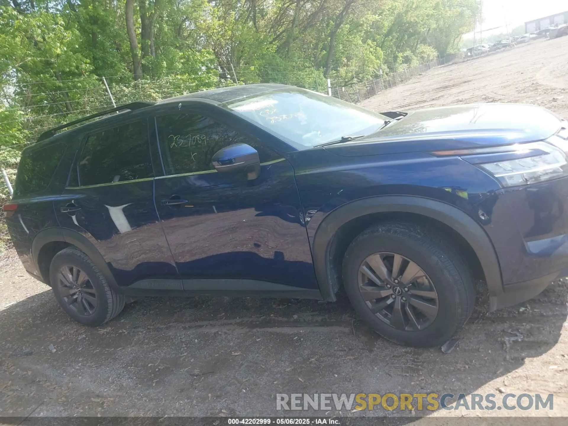 13 Photograph of a damaged car 5N1DR3BA8NC237089 NISSAN PATHFINDER 2022