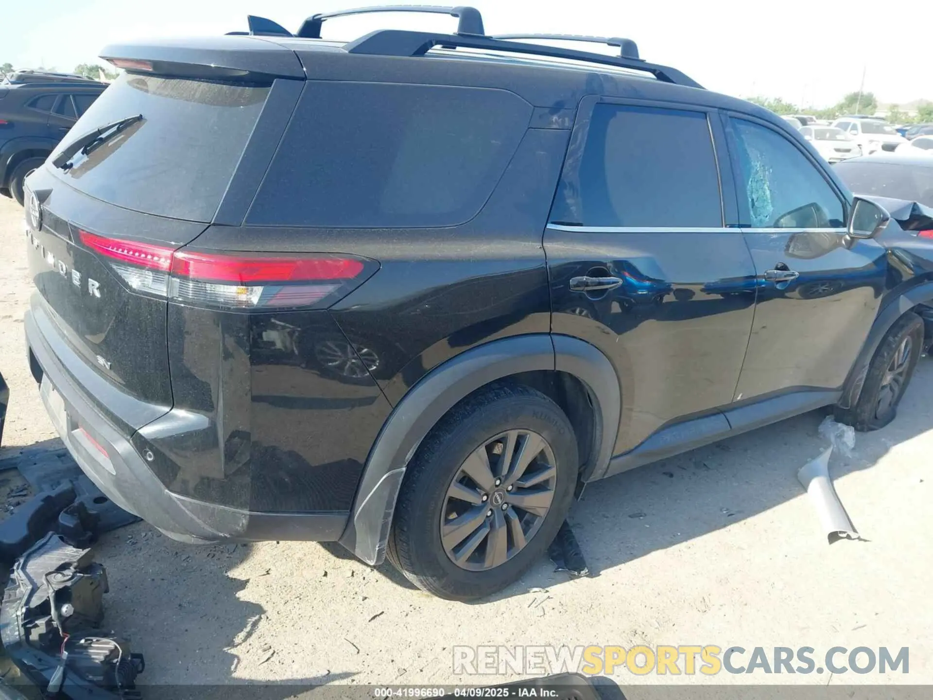 4 Photograph of a damaged car 5N1DR3BA9NC218275 NISSAN PATHFINDER 2022