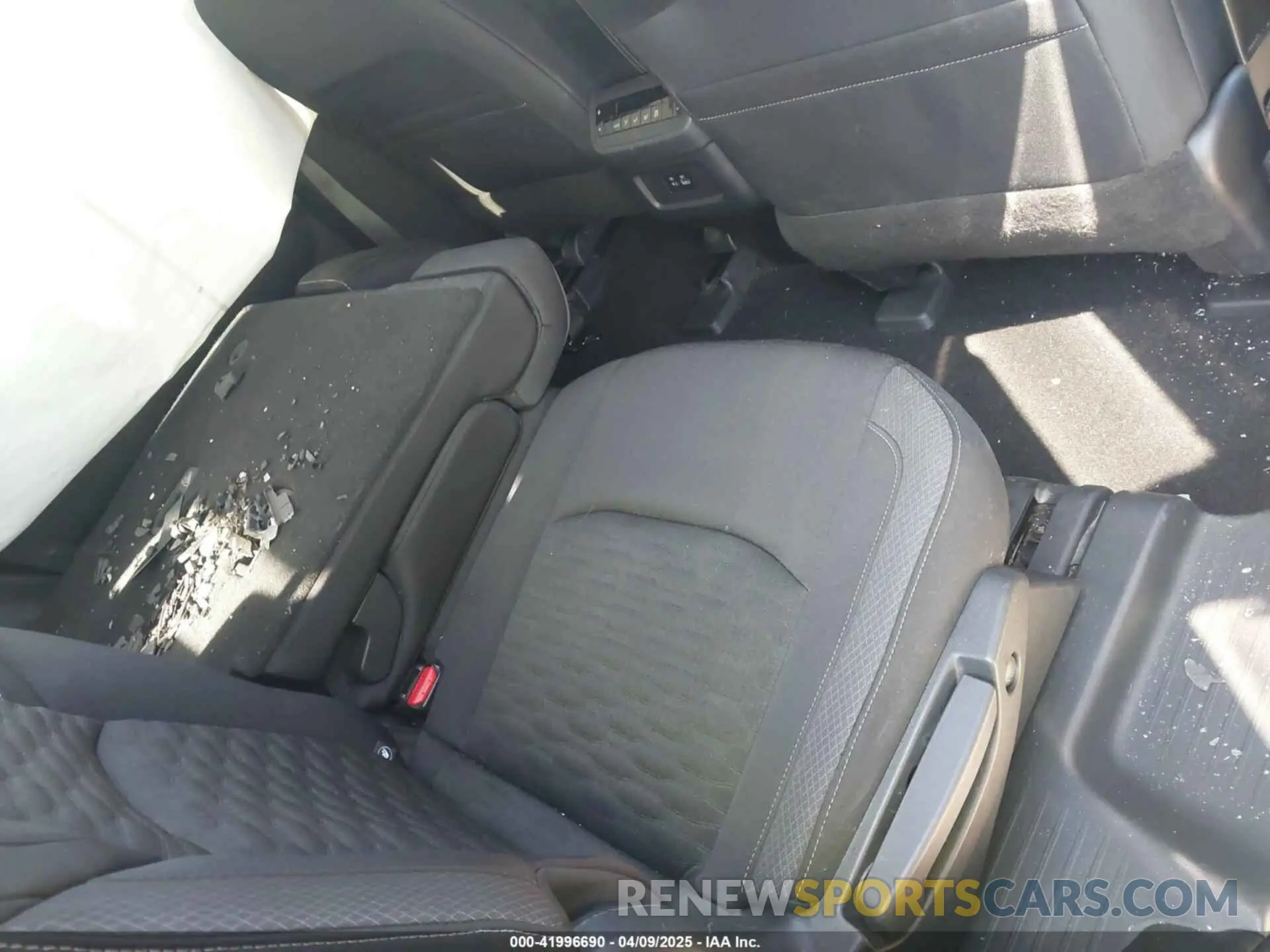 8 Photograph of a damaged car 5N1DR3BA9NC218275 NISSAN PATHFINDER 2022