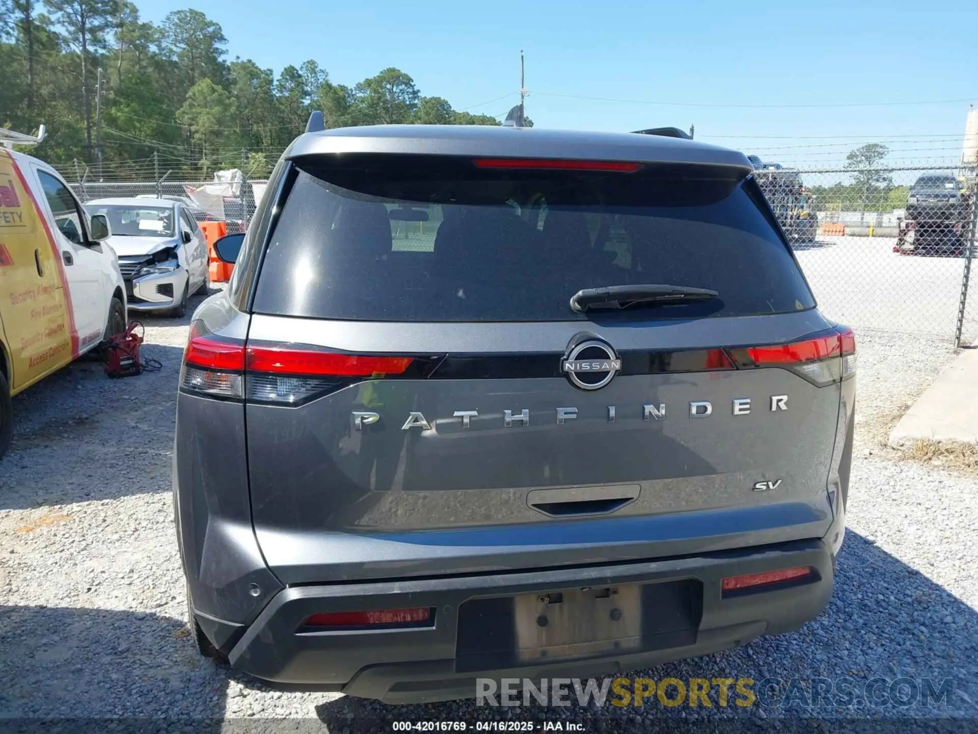 16 Photograph of a damaged car 5N1DR3BAXNC217670 NISSAN PATHFINDER 2022