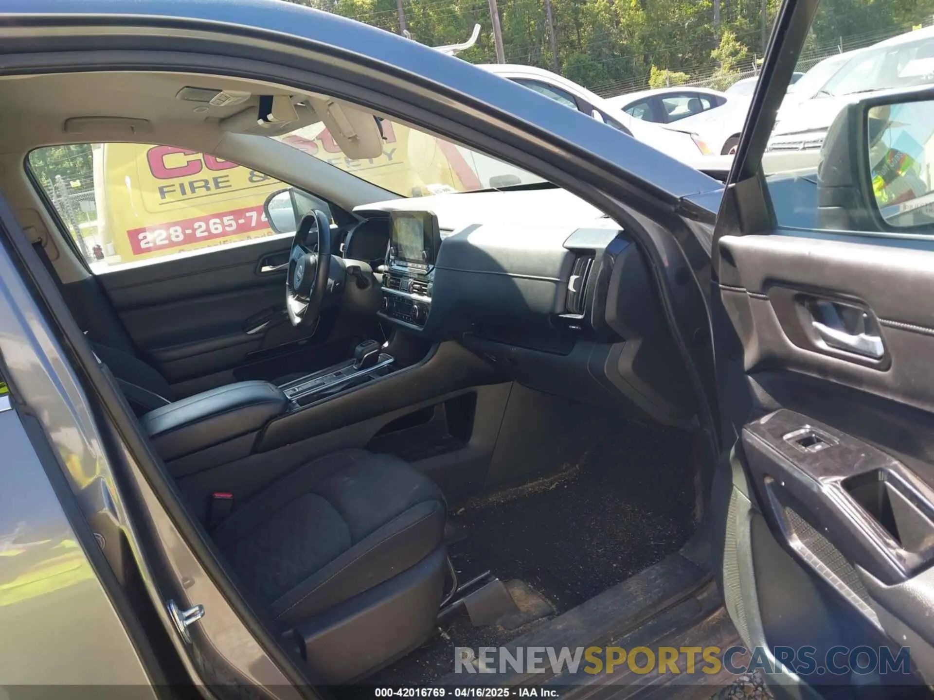 5 Photograph of a damaged car 5N1DR3BAXNC217670 NISSAN PATHFINDER 2022