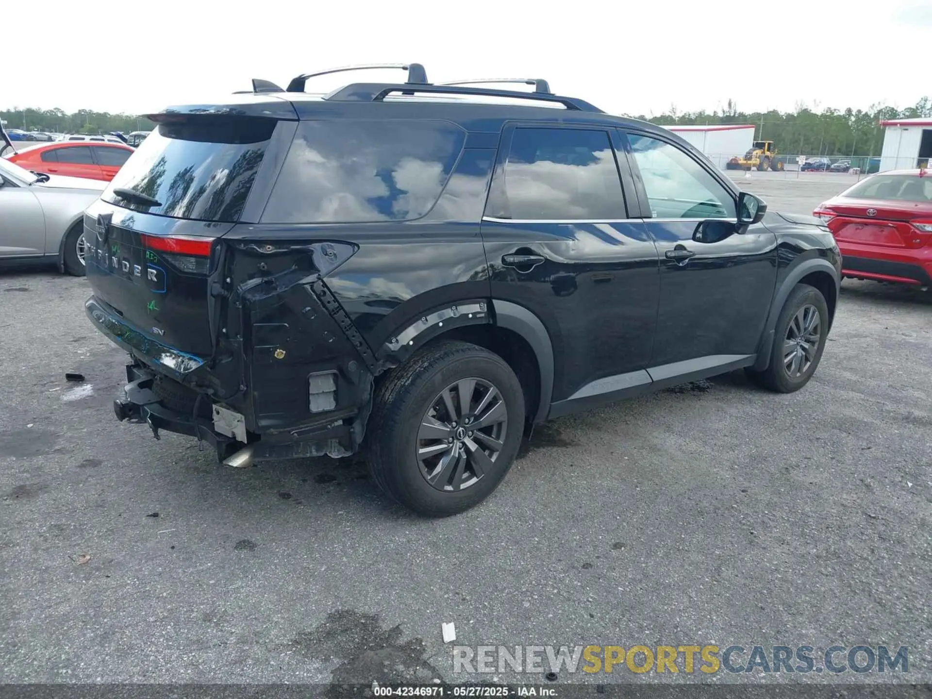 4 Photograph of a damaged car 5N1DR3BB1NC215380 NISSAN PATHFINDER 2022
