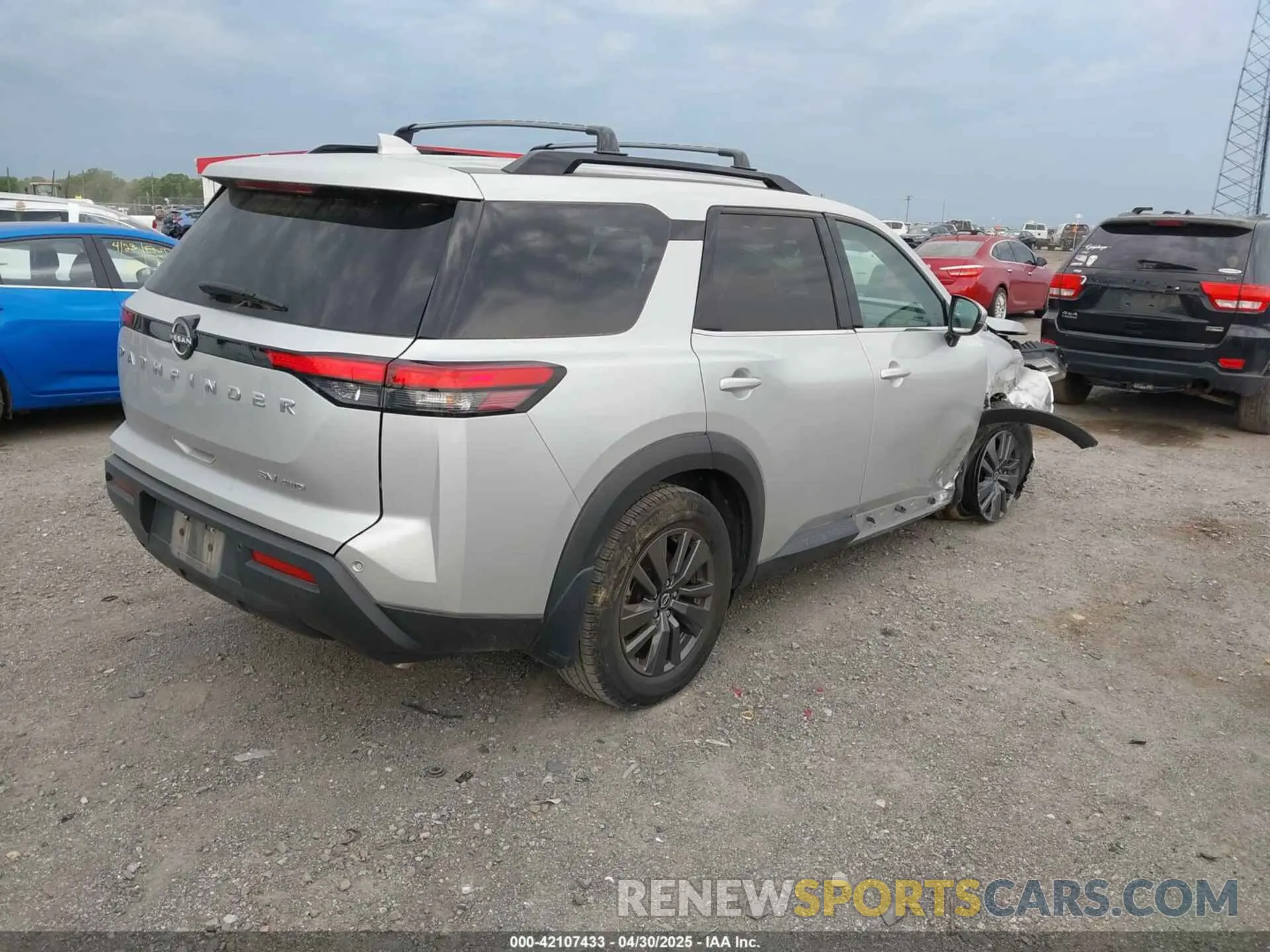 4 Photograph of a damaged car 5N1DR3BC6NC241692 NISSAN PATHFINDER 2022