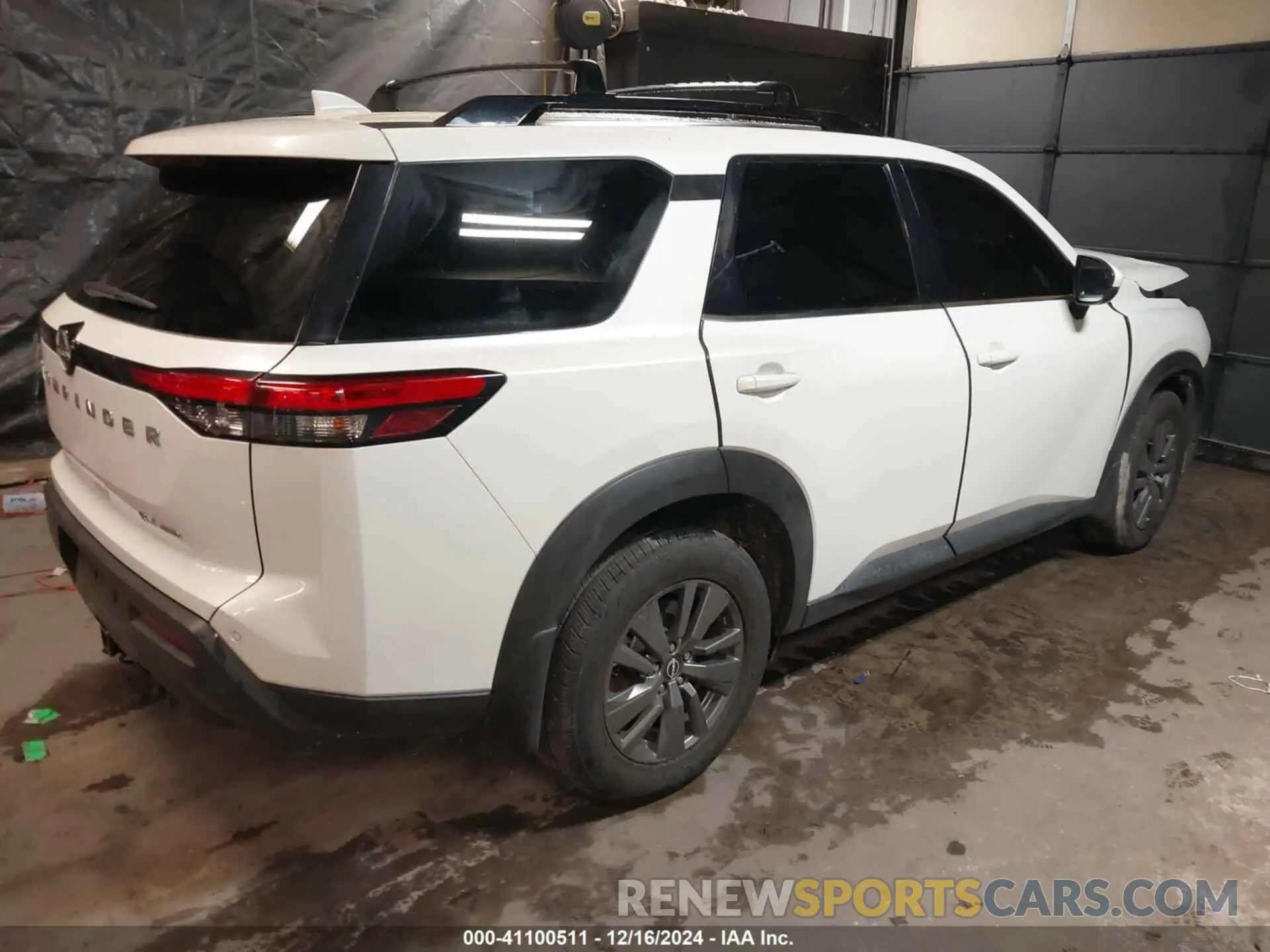 4 Photograph of a damaged car 5N1DR3BD2NC205295 NISSAN PATHFINDER 2022