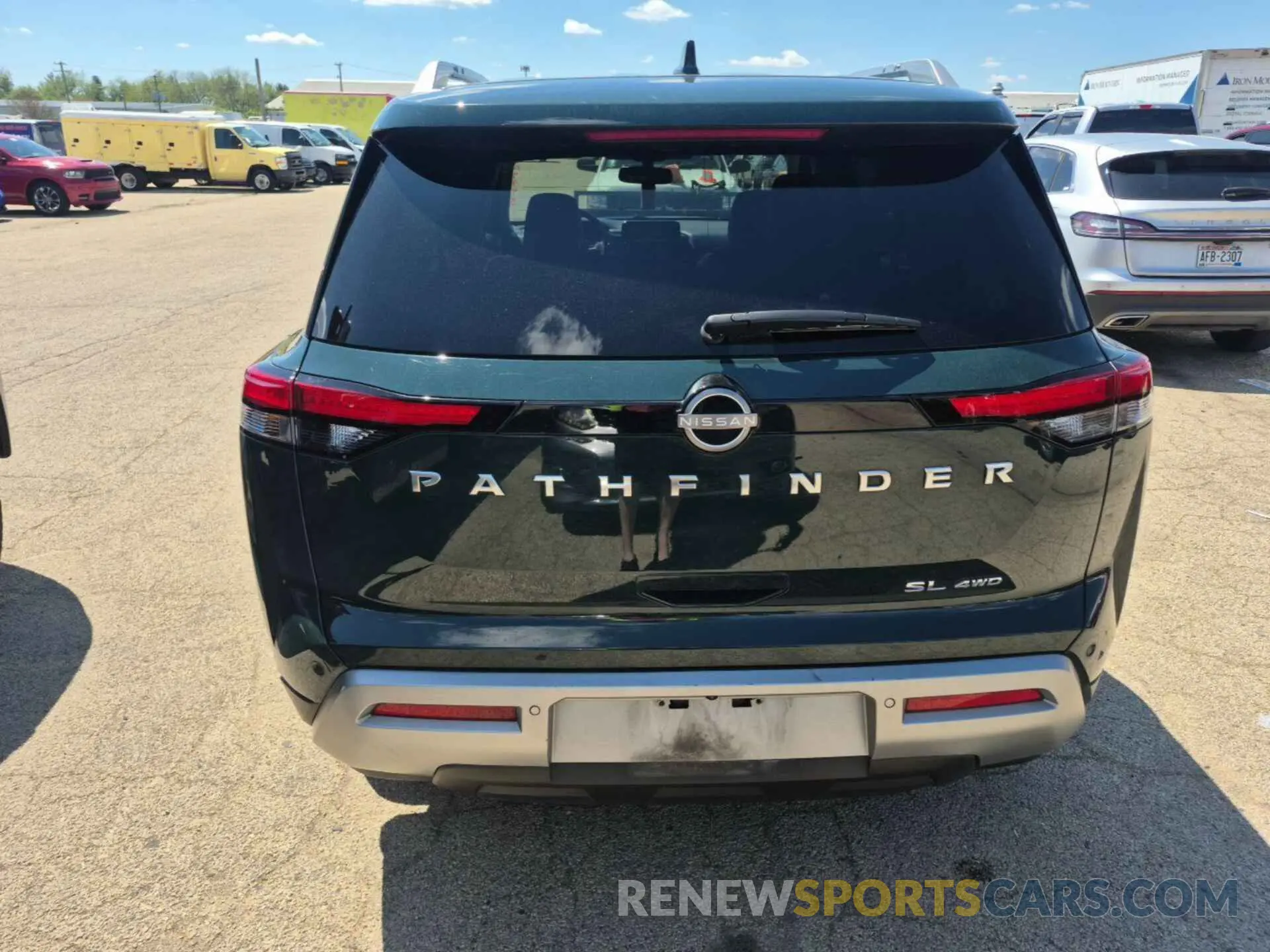 8 Photograph of a damaged car 5N1DR3CC2NC256303 NISSAN PATHFINDER 2022