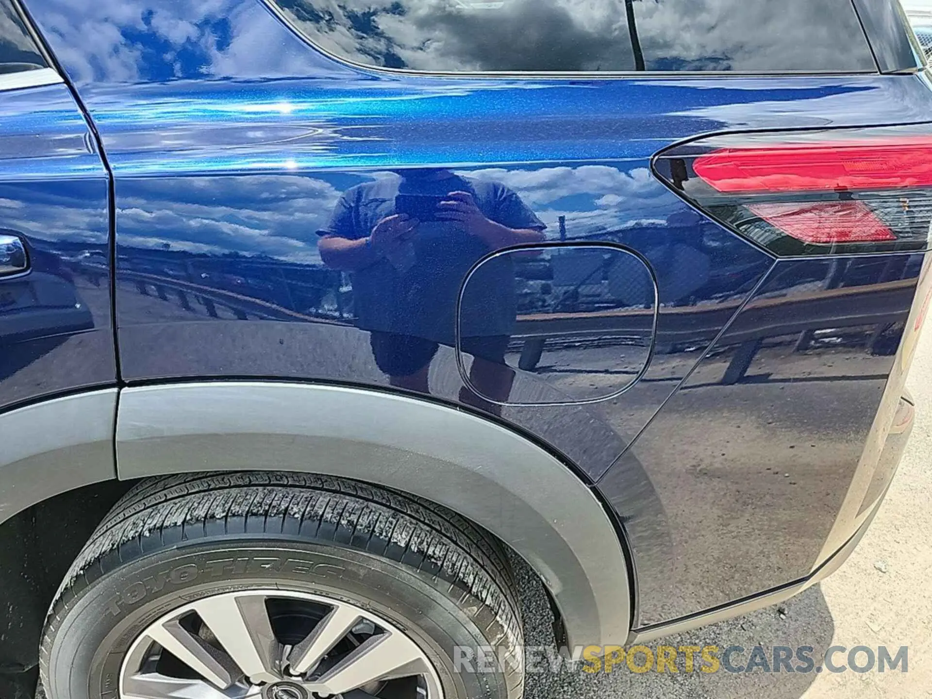 11 Photograph of a damaged car 5N1DR3CC9NC252314 NISSAN PATHFINDER 2022