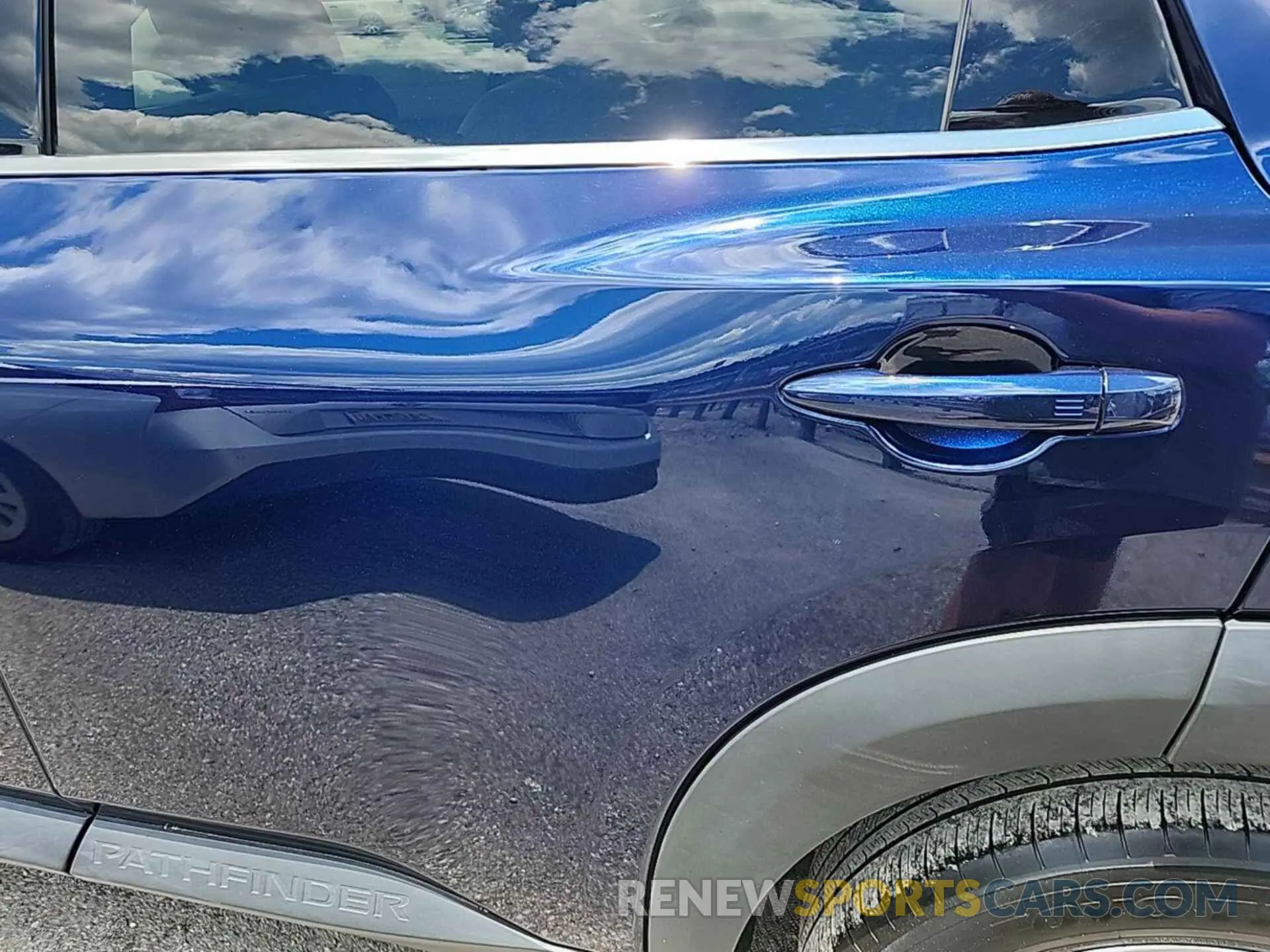 13 Photograph of a damaged car 5N1DR3CC9NC252314 NISSAN PATHFINDER 2022