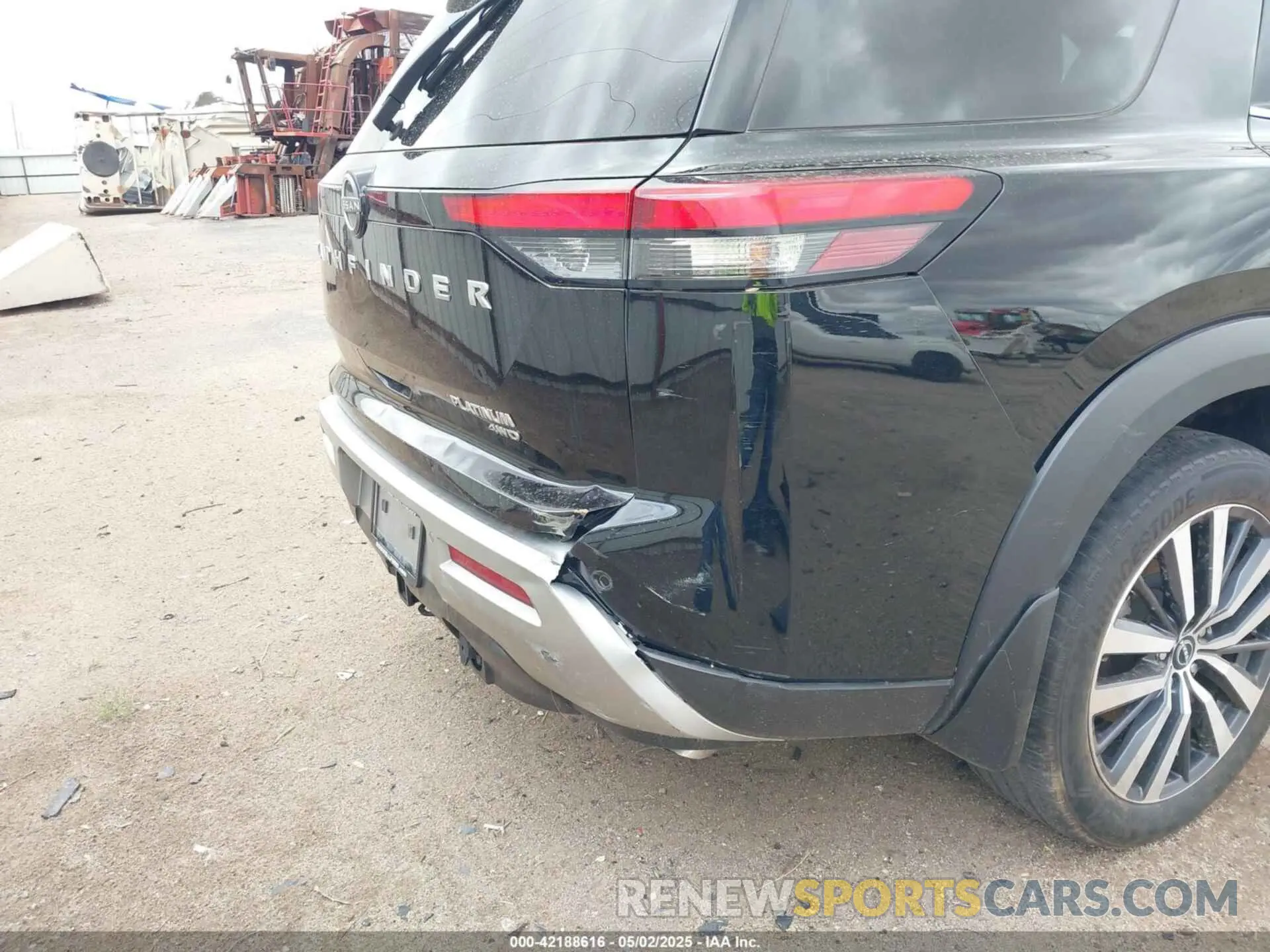13 Photograph of a damaged car 5N1DR3DK4NC202667 NISSAN PATHFINDER 2022