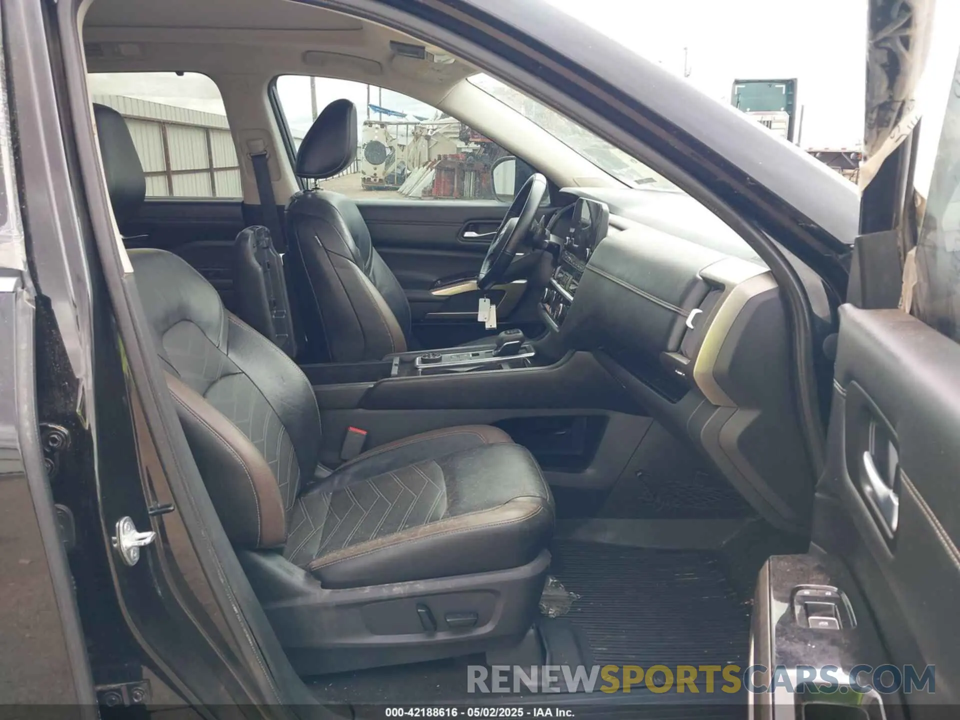5 Photograph of a damaged car 5N1DR3DK4NC202667 NISSAN PATHFINDER 2022