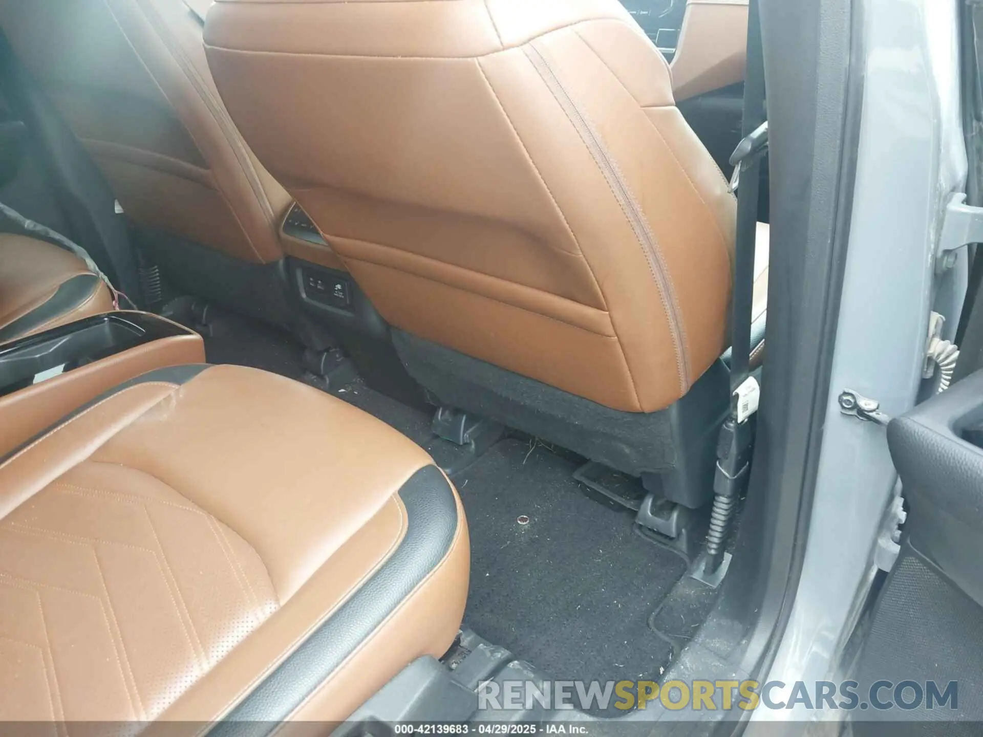 8 Photograph of a damaged car 5N1DR3DK4PC208763 NISSAN PATHFINDER 2023