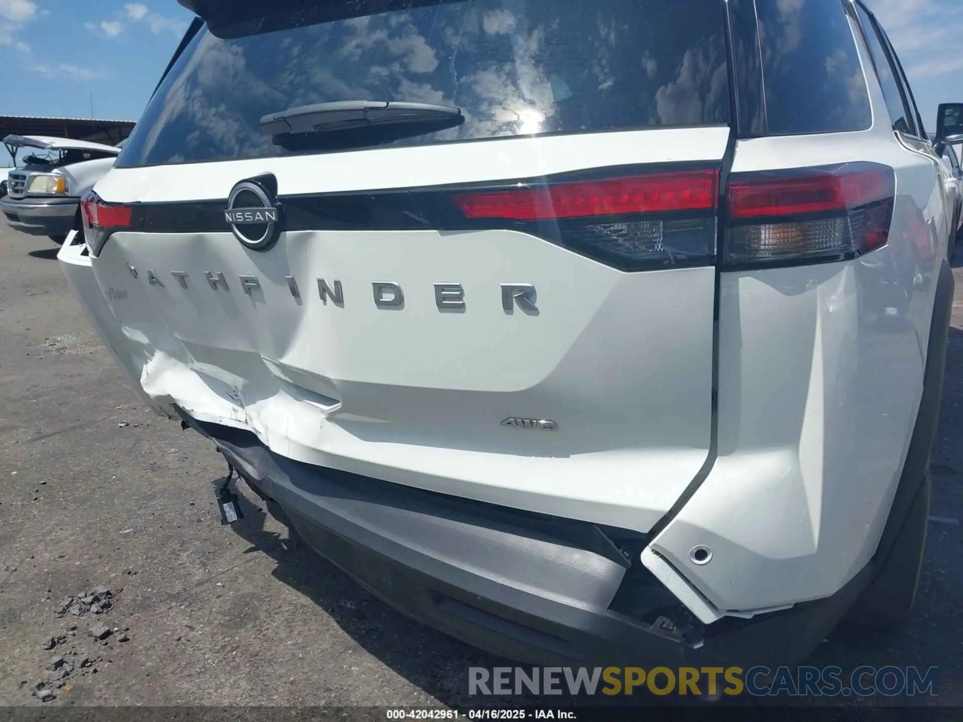 18 Photograph of a damaged car 5N1DR3AC1RC256575 NISSAN PATHFINDER 2024