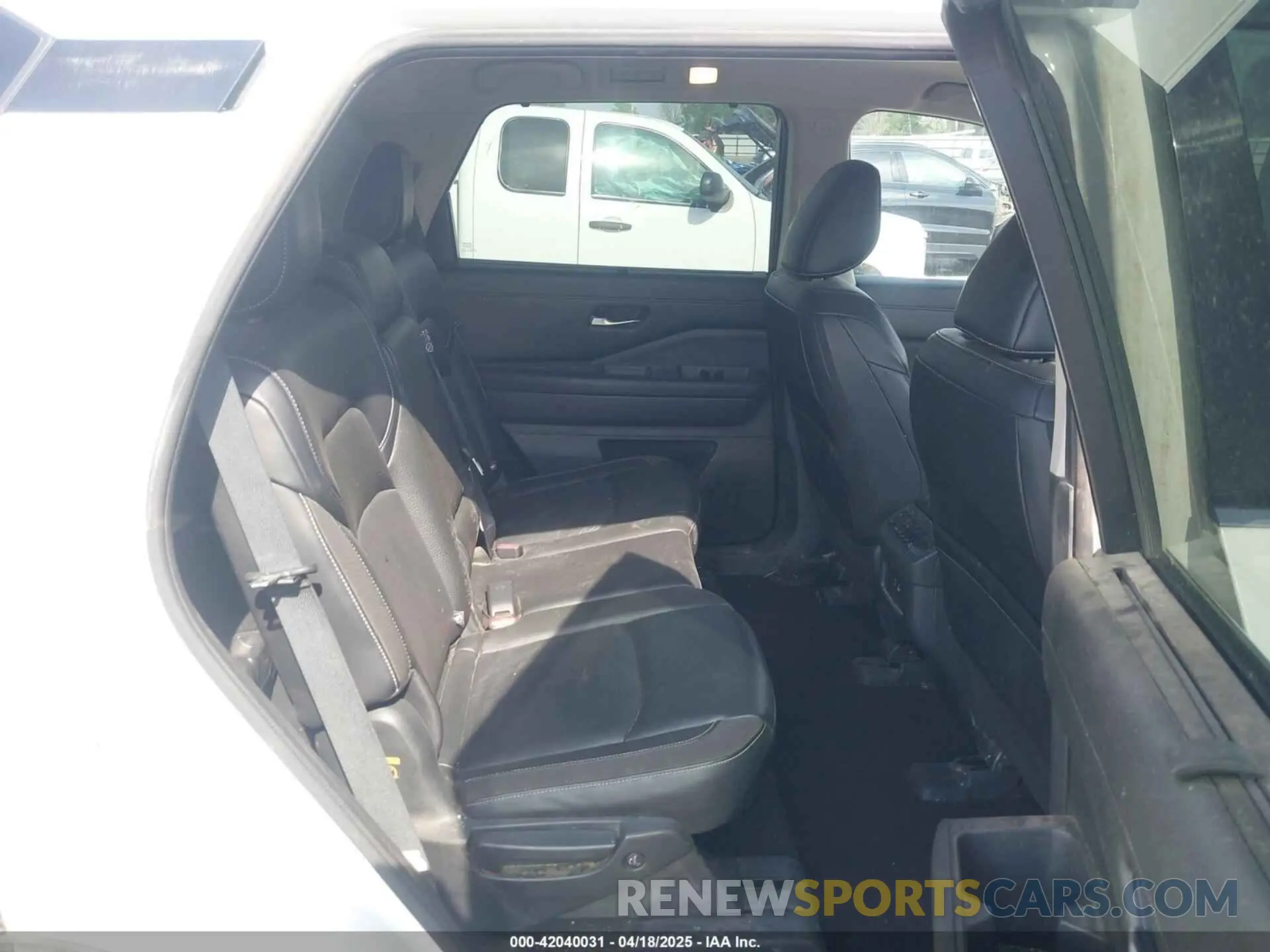 8 Photograph of a damaged car 5N1DR3CC0RC232524 NISSAN PATHFINDER 2024