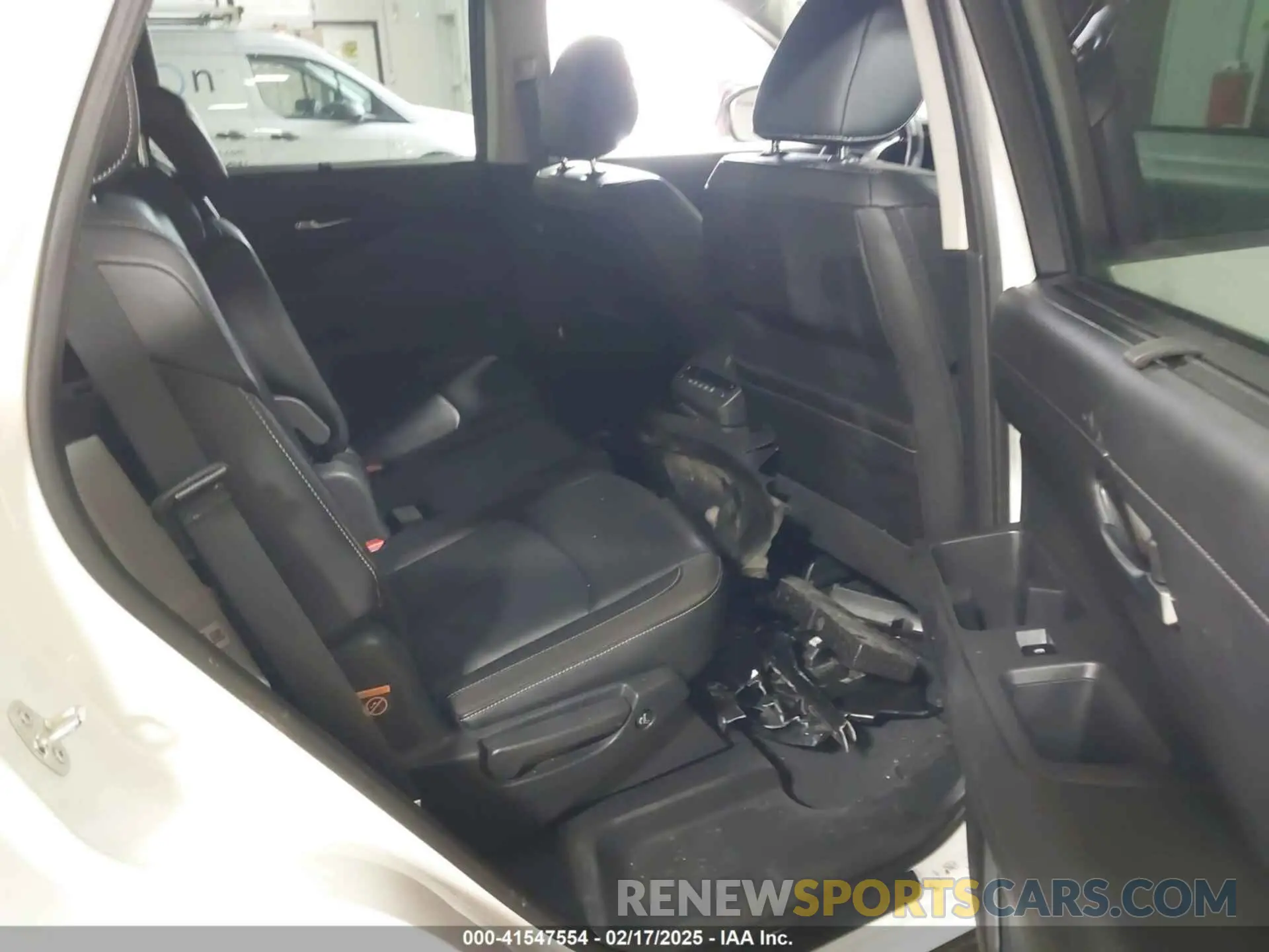 8 Photograph of a damaged car 5N1DR3CC4RC227181 NISSAN PATHFINDER 2024