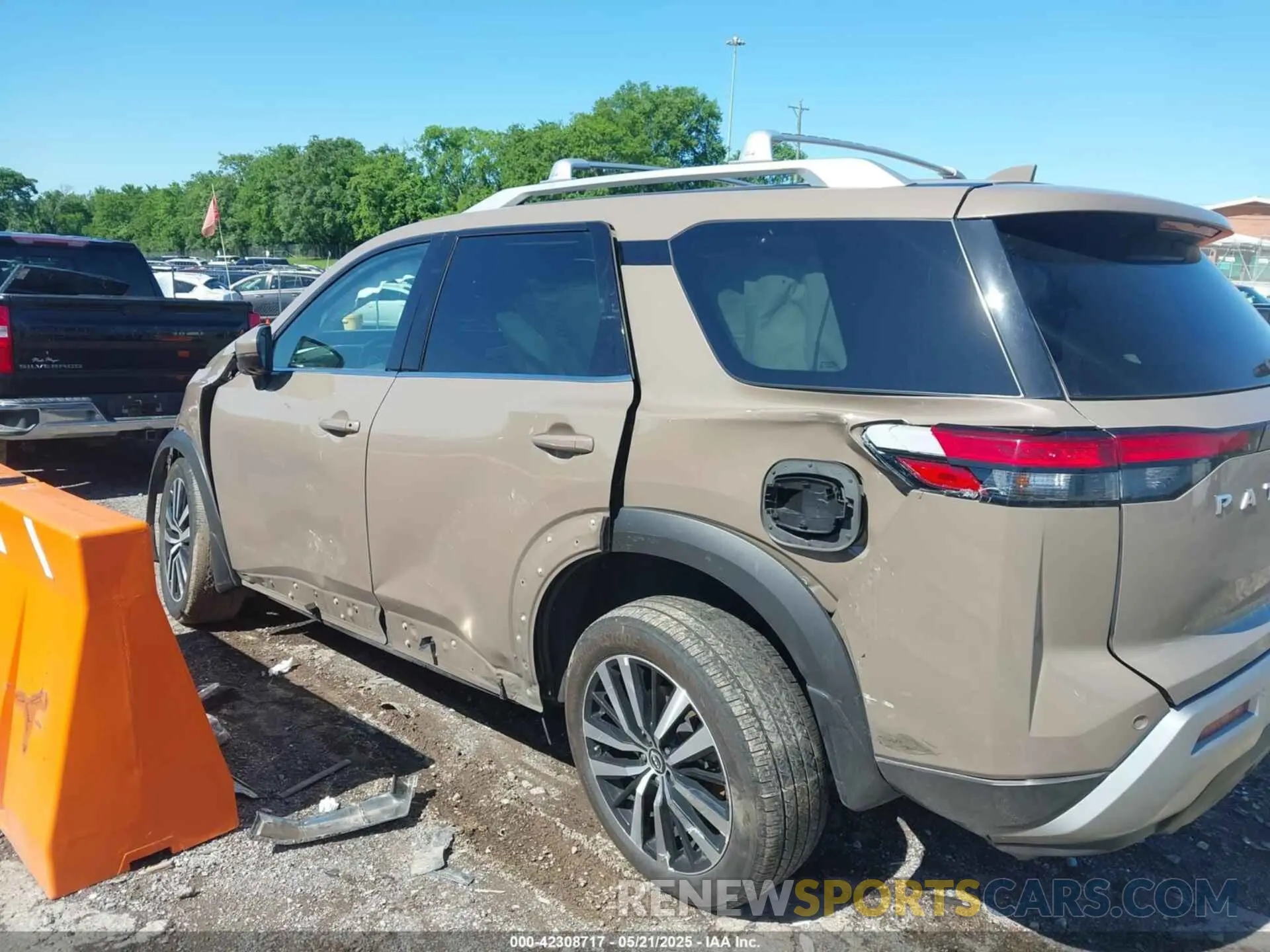 14 Photograph of a damaged car 5N1DR3DH5RC236532 NISSAN PATHFINDER 2024