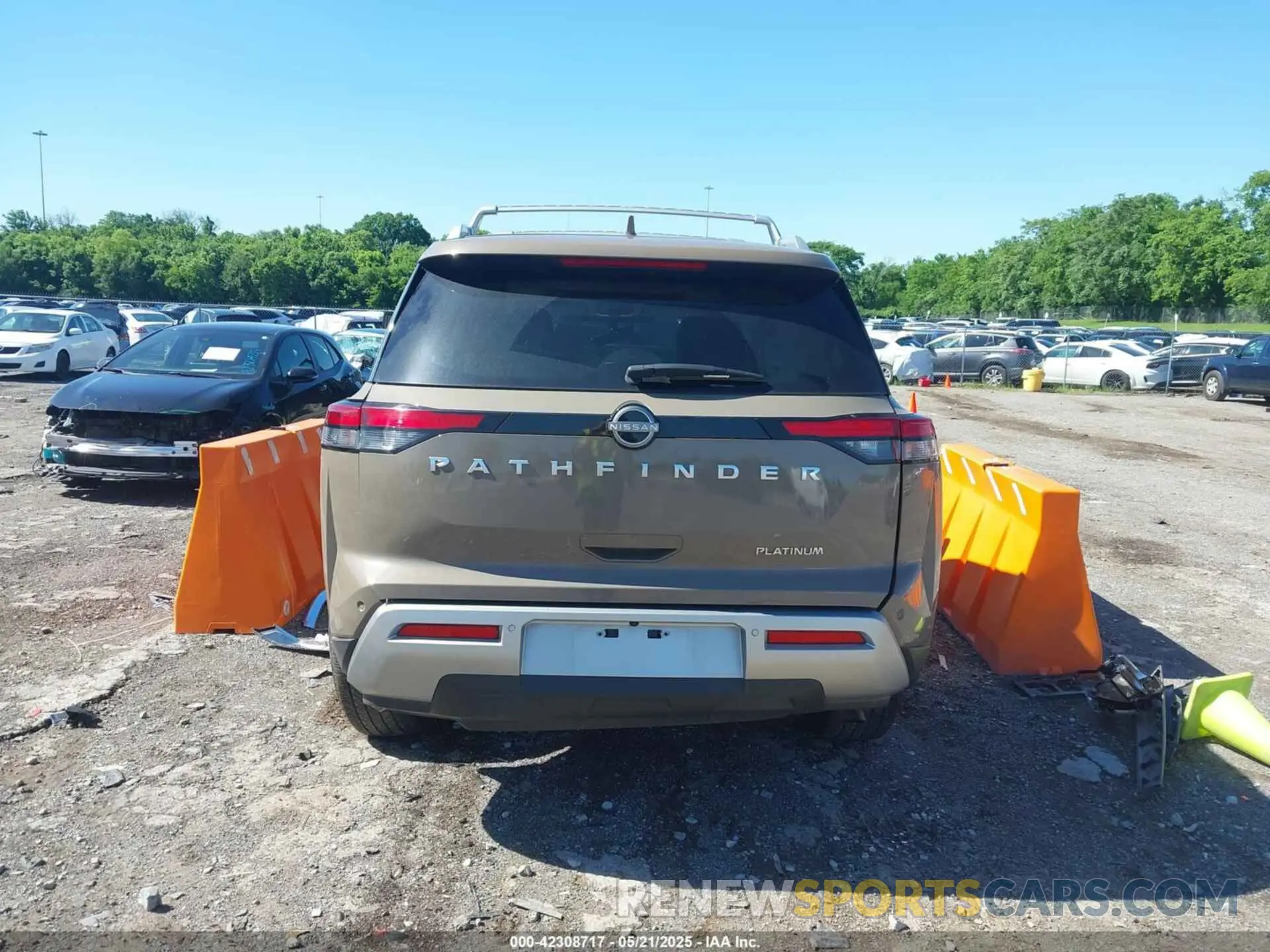 16 Photograph of a damaged car 5N1DR3DH5RC236532 NISSAN PATHFINDER 2024