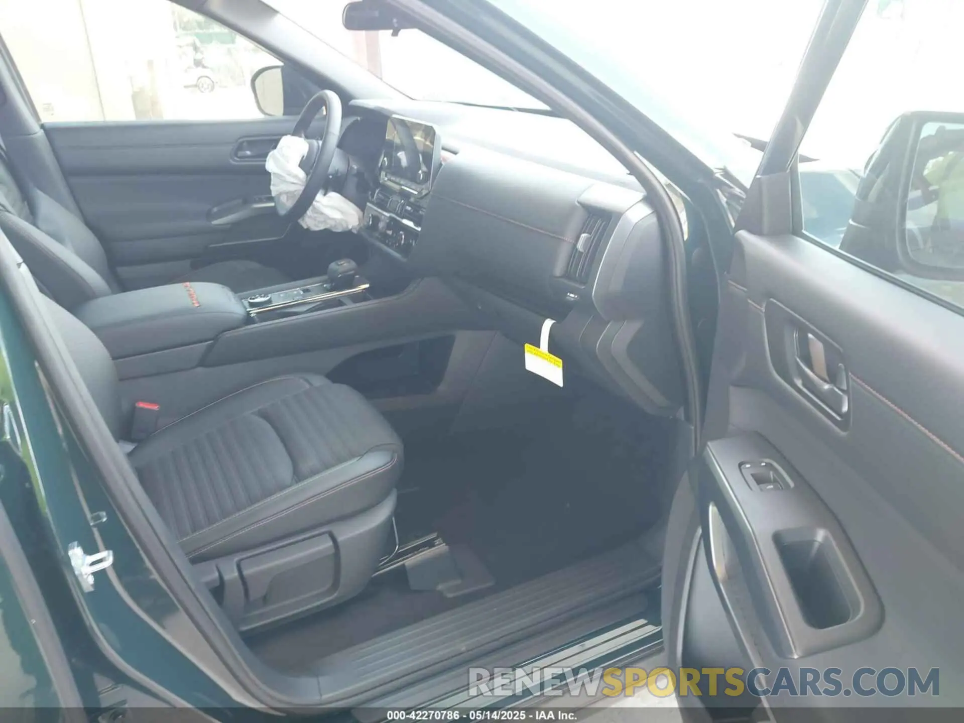 5 Photograph of a damaged car 5N1DR3BD4SC230520 NISSAN PATHFINDER 2025