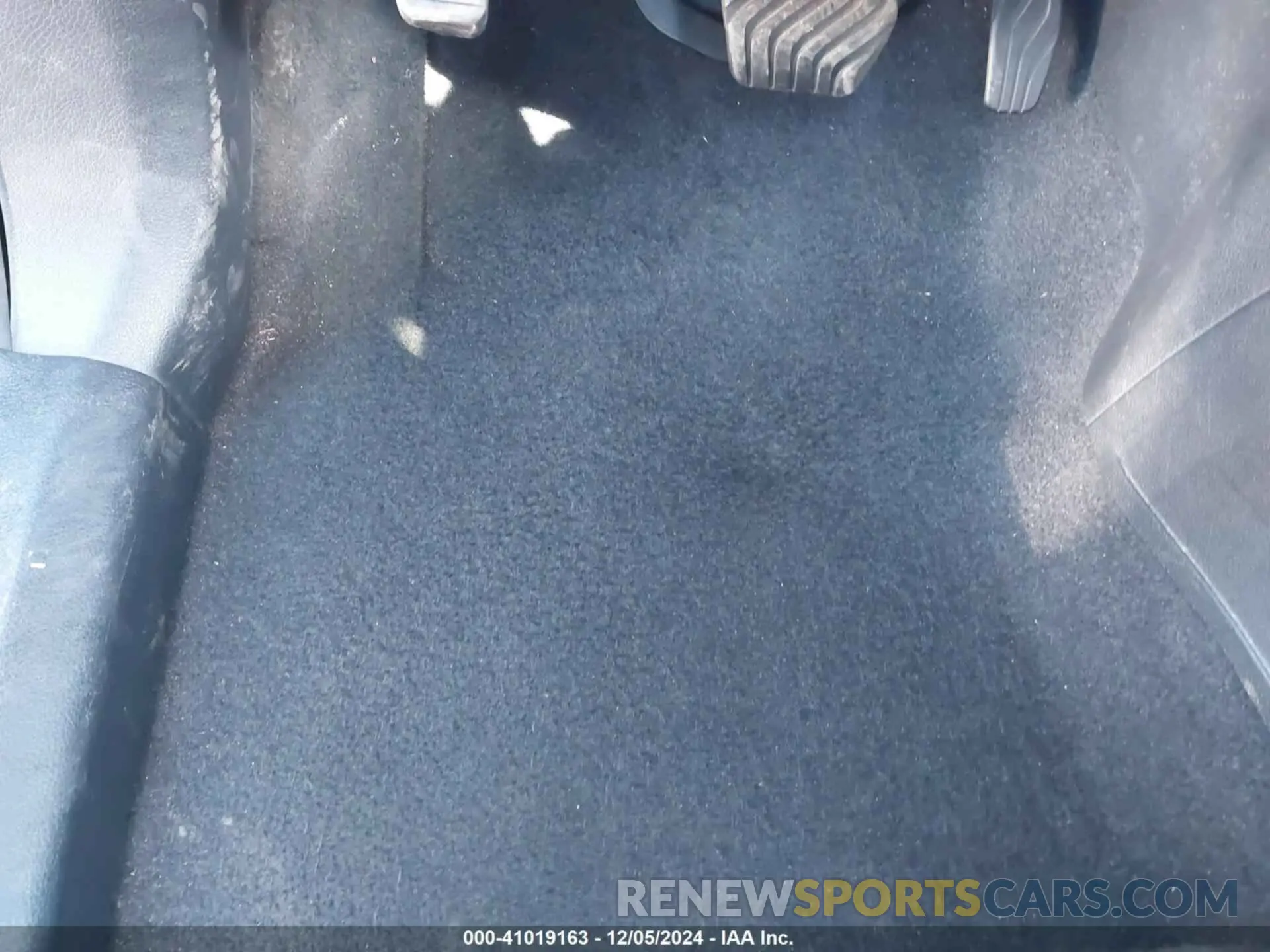 17 Photograph of a damaged car 5N1AT2MT0KC799416 NISSAN ROGUE 2019