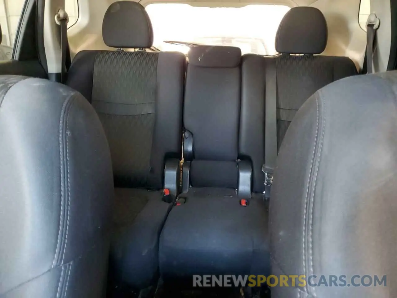 10 Photograph of a damaged car 5N1AT2MT1KC759801 NISSAN ROGUE 2019