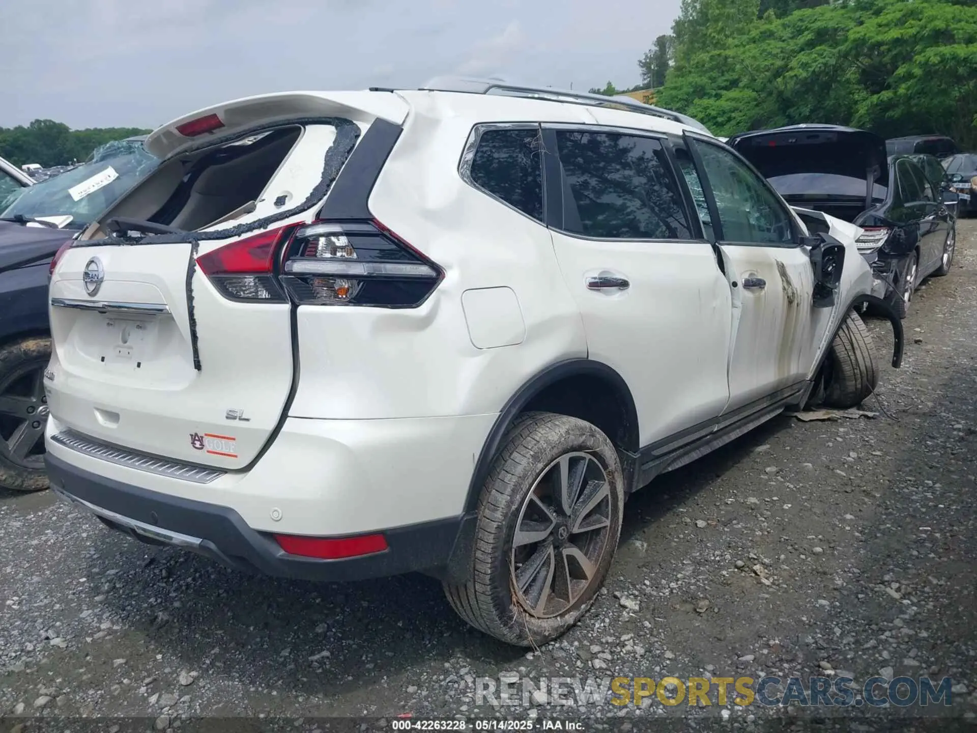4 Photograph of a damaged car 5N1AT2MT3KC816547 NISSAN ROGUE 2019