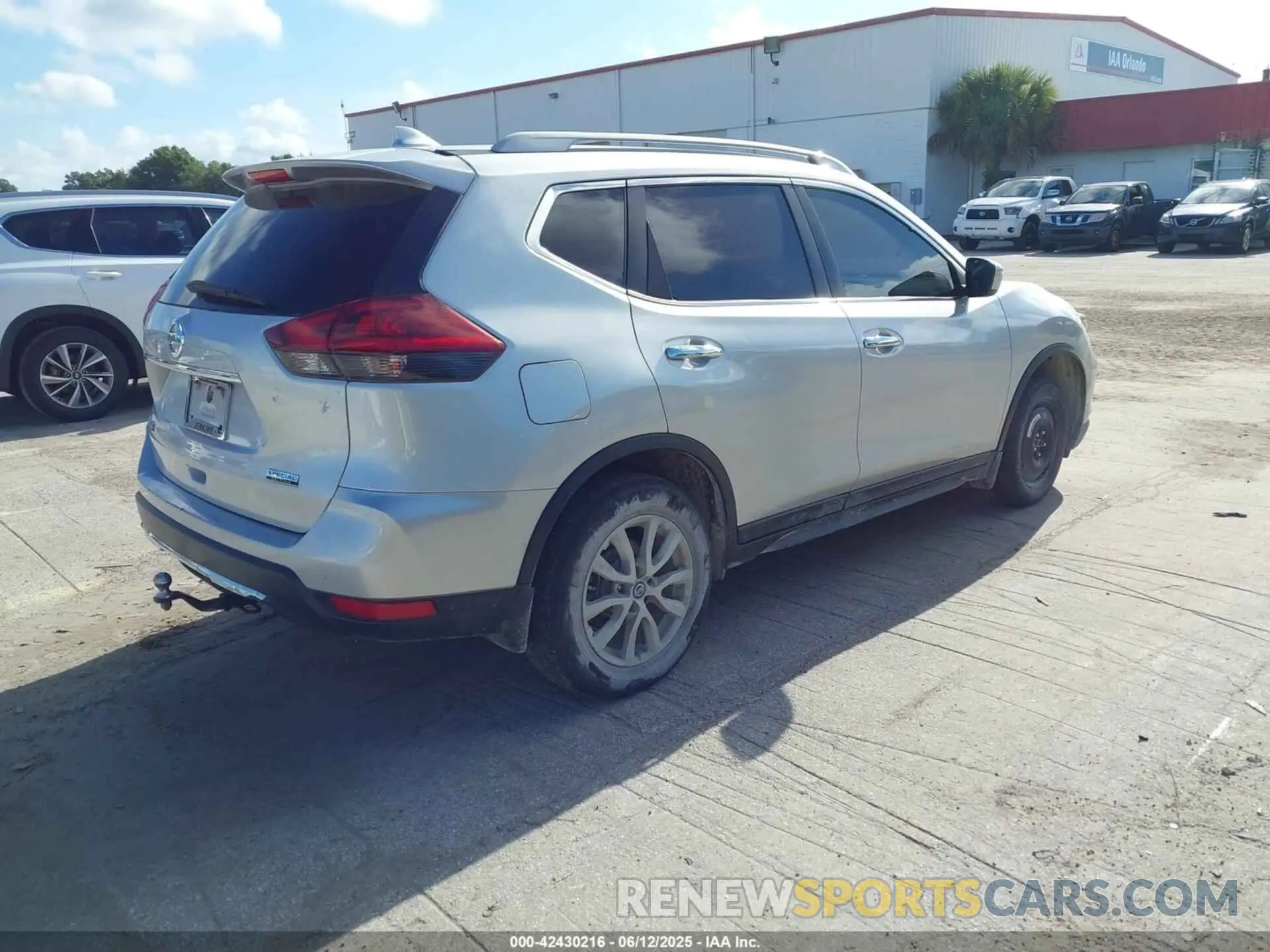 4 Photograph of a damaged car 5N1AT2MT4KC744340 NISSAN ROGUE 2019