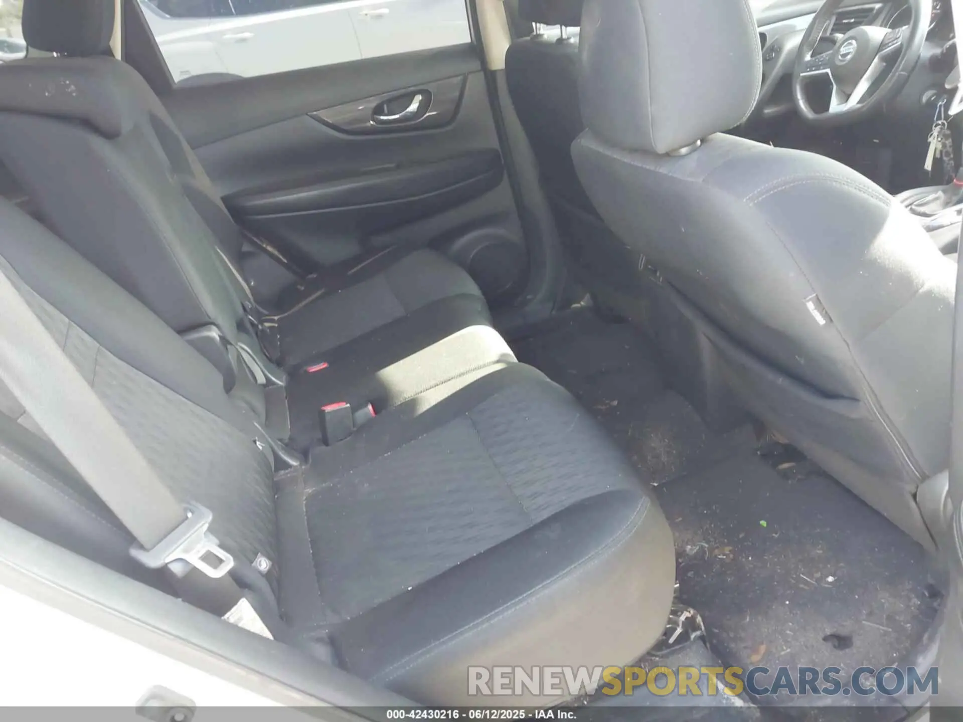 8 Photograph of a damaged car 5N1AT2MT4KC744340 NISSAN ROGUE 2019