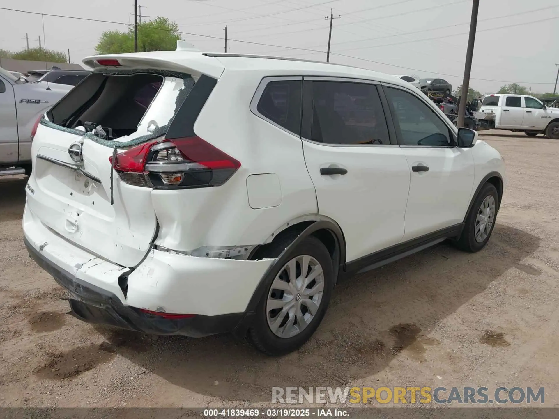 4 Photograph of a damaged car 5N1AT2MT6KC717186 NISSAN ROGUE 2019