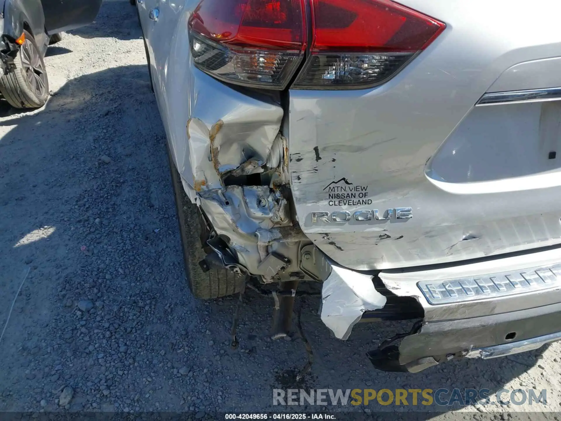17 Photograph of a damaged car 5N1AT2MT6KC787285 NISSAN ROGUE 2019