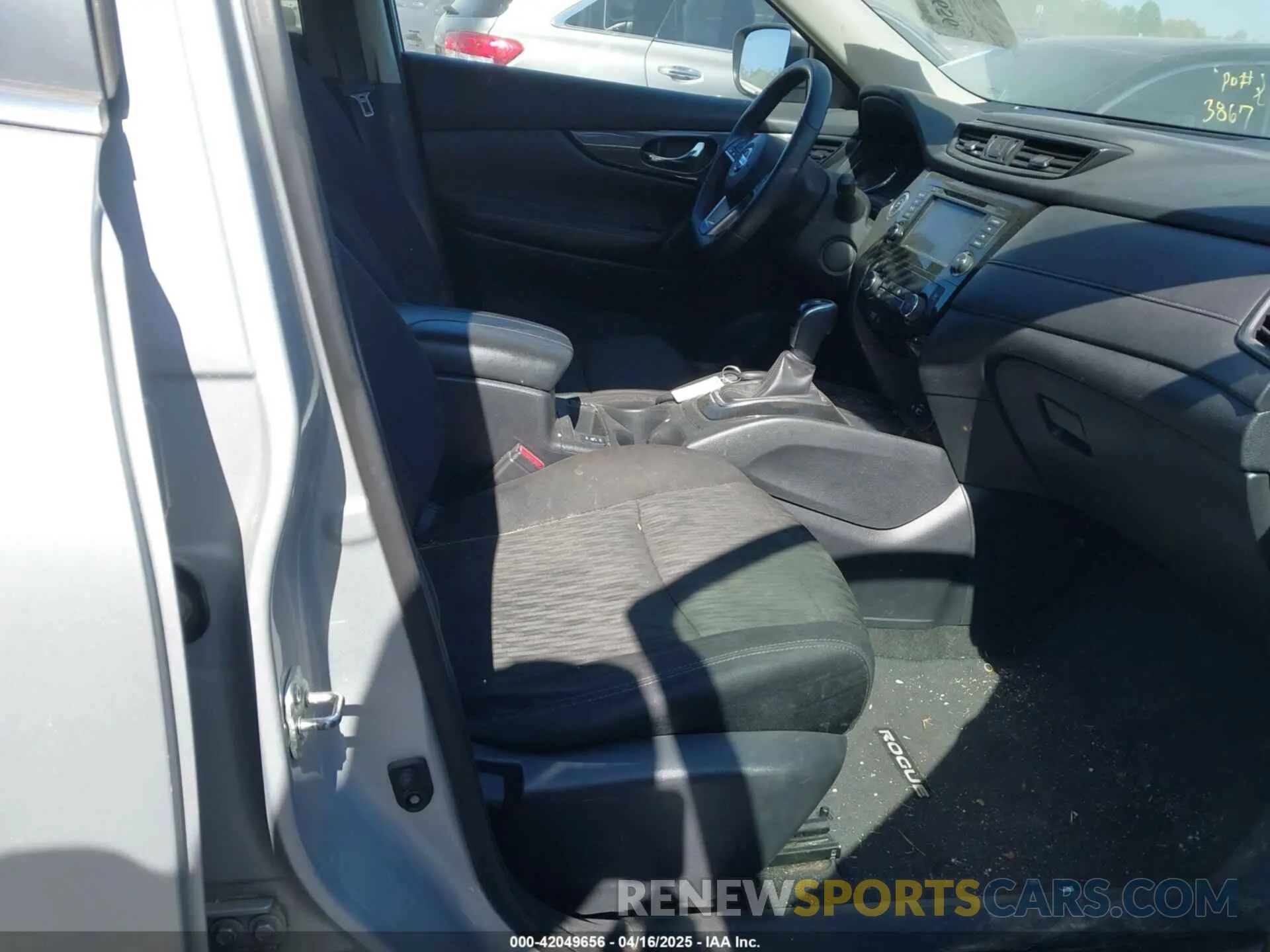 5 Photograph of a damaged car 5N1AT2MT6KC787285 NISSAN ROGUE 2019