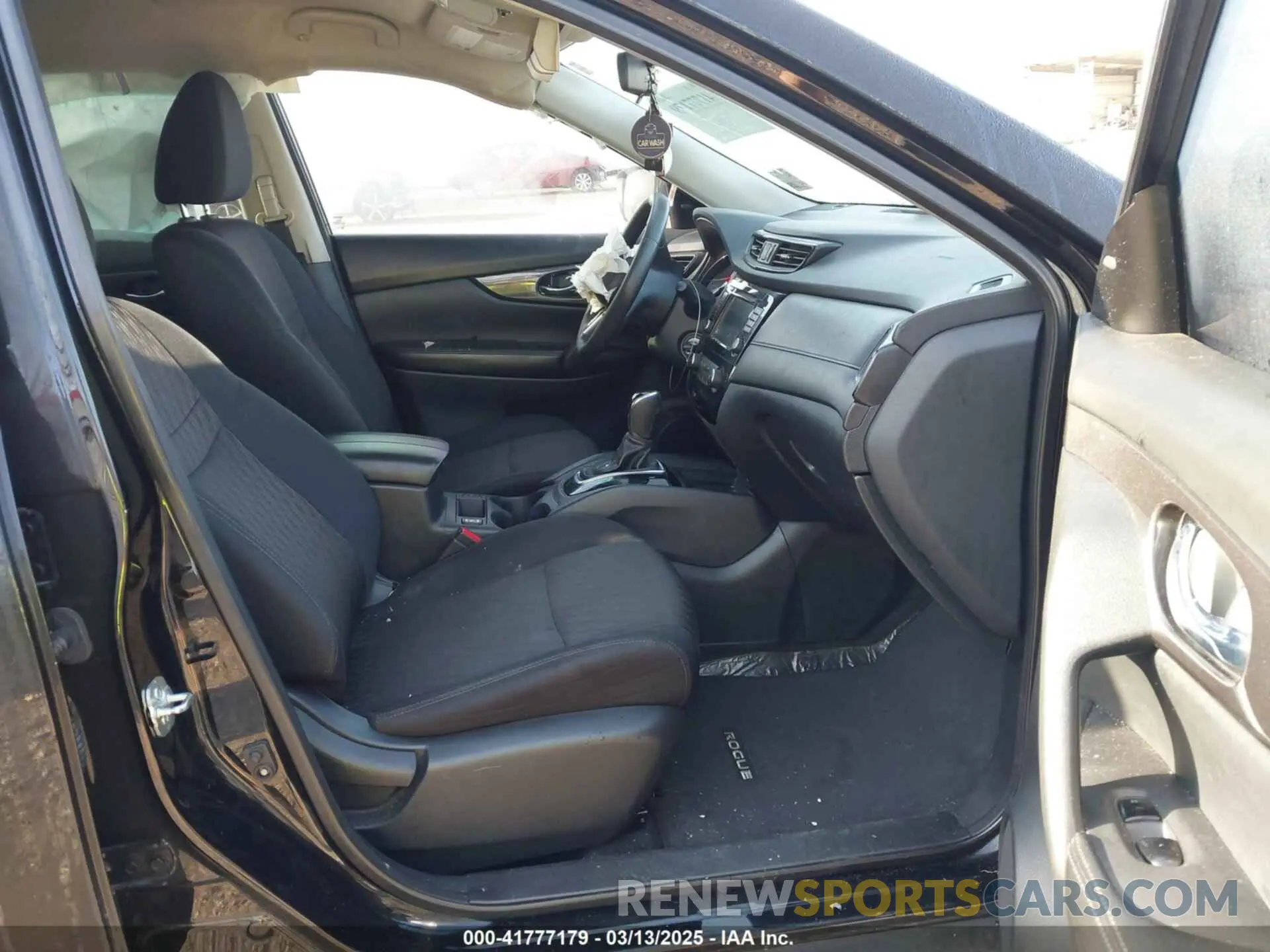 5 Photograph of a damaged car 5N1AT2MT6KC843130 NISSAN ROGUE 2019