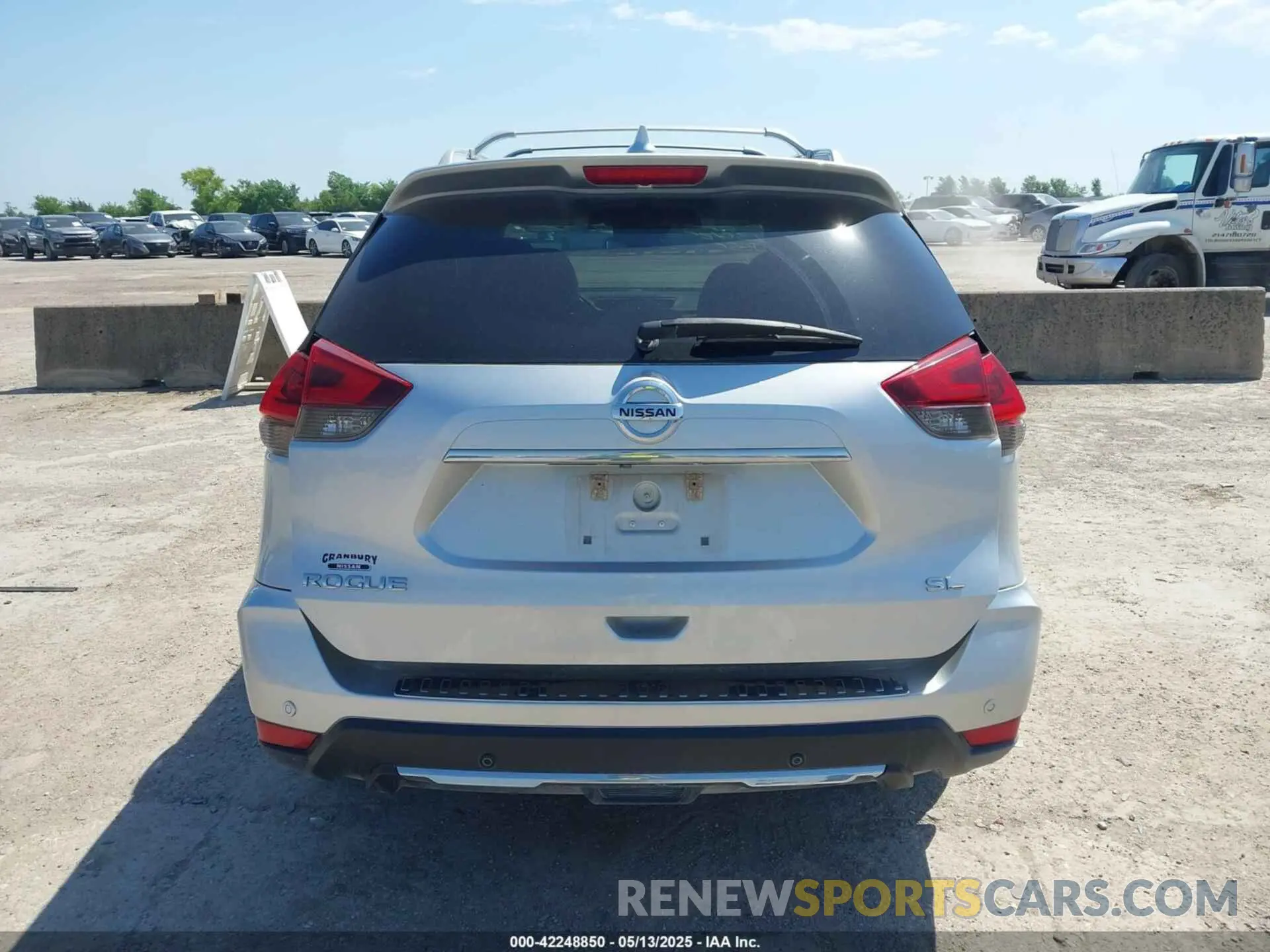 17 Photograph of a damaged car 5N1AT2MT7KC706102 NISSAN ROGUE 2019