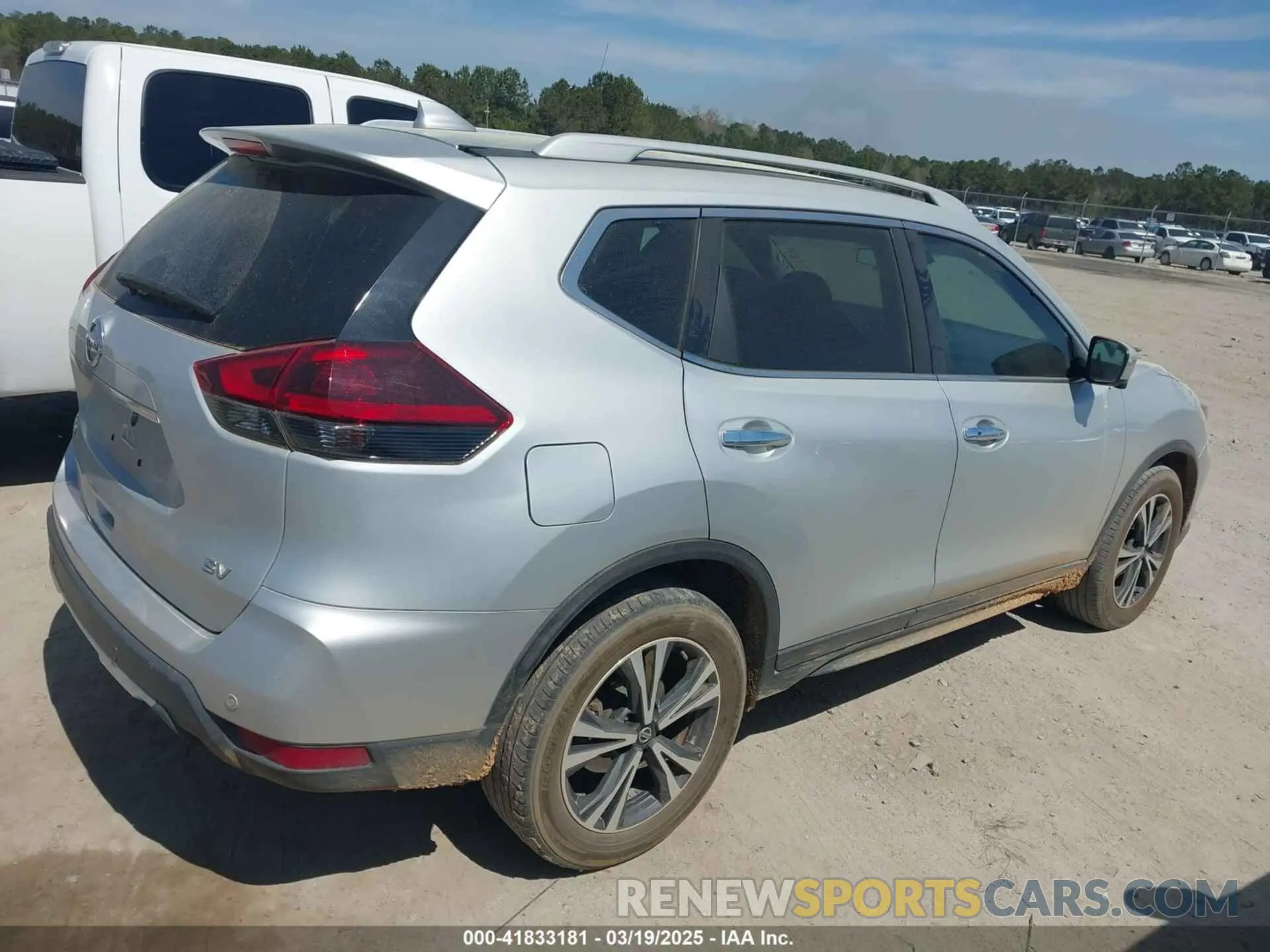 4 Photograph of a damaged car 5N1AT2MT8KC761268 NISSAN ROGUE 2019