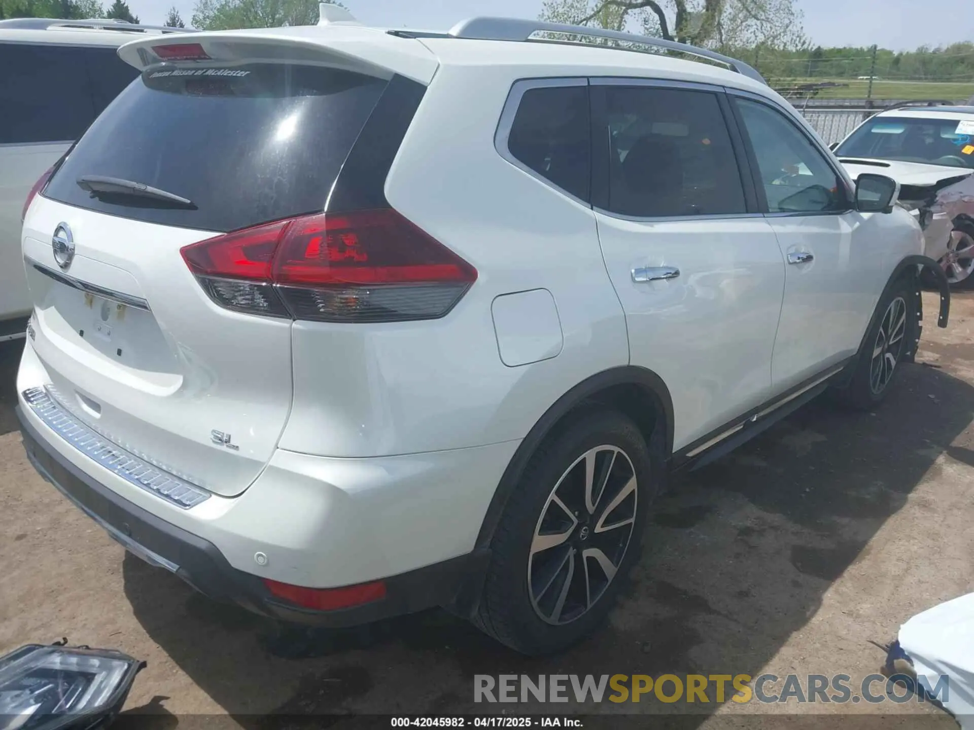 4 Photograph of a damaged car 5N1AT2MT8KC805074 NISSAN ROGUE 2019