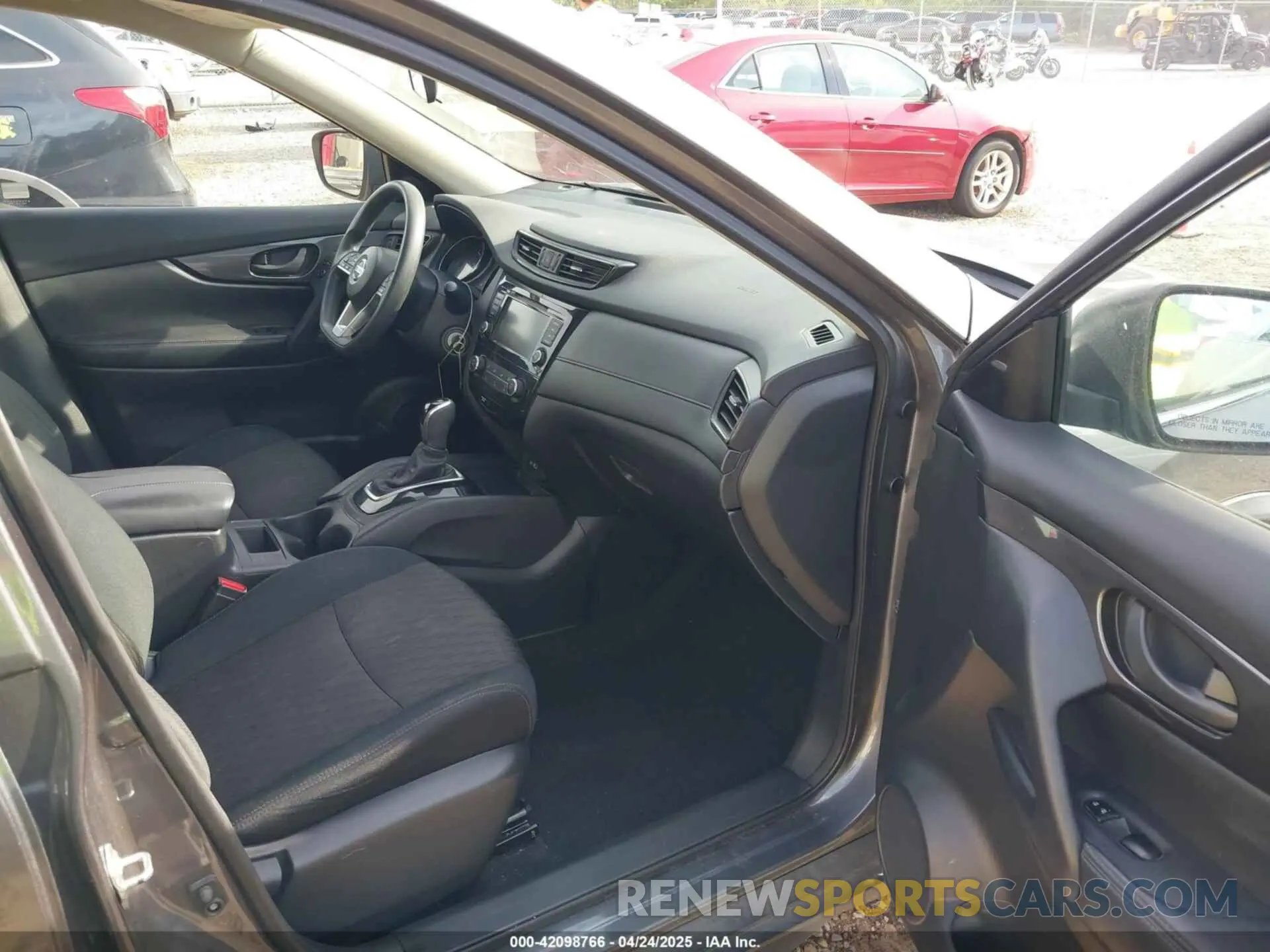 5 Photograph of a damaged car 5N1AT2MT9KC785739 NISSAN ROGUE 2019