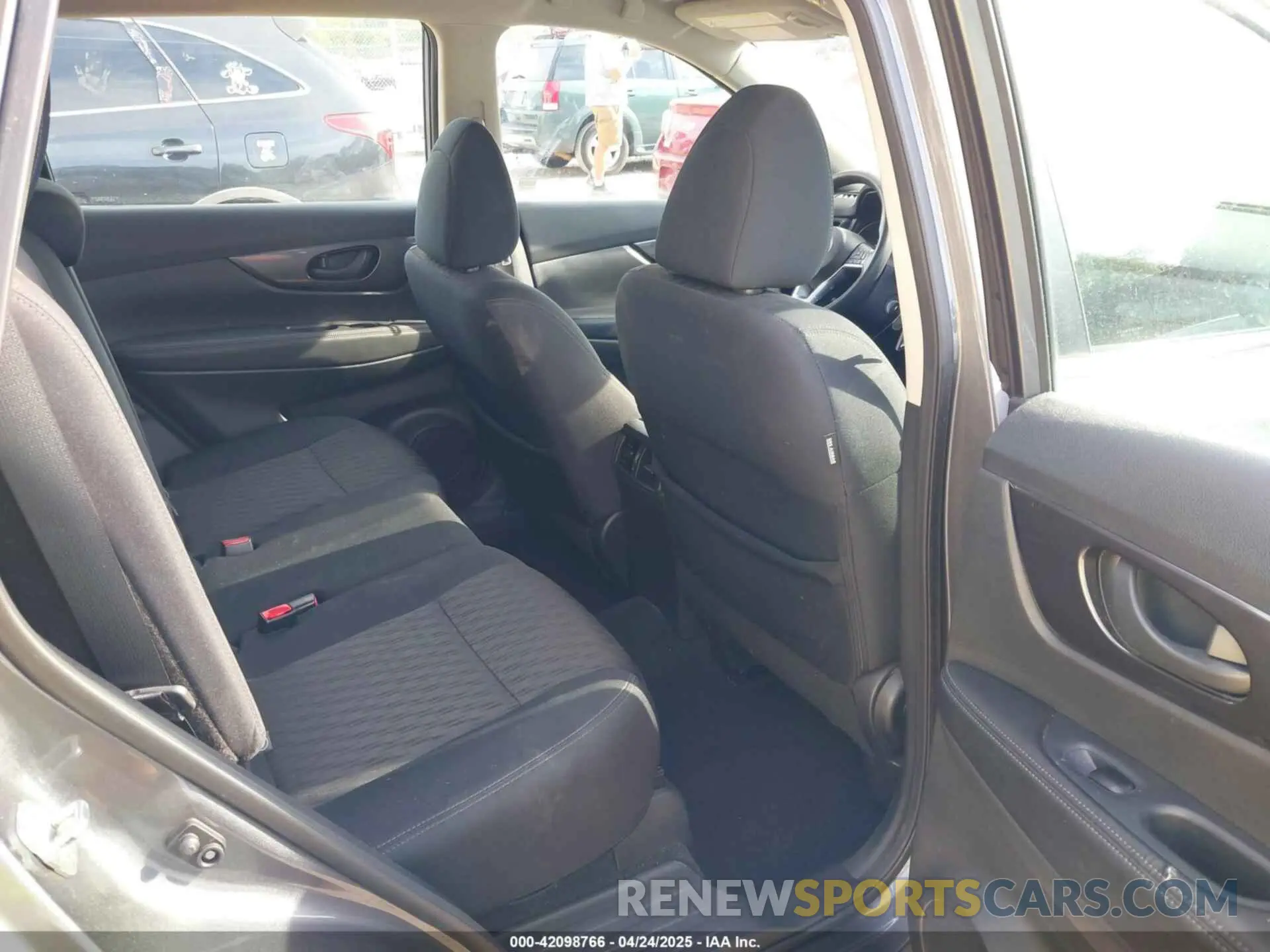 8 Photograph of a damaged car 5N1AT2MT9KC785739 NISSAN ROGUE 2019