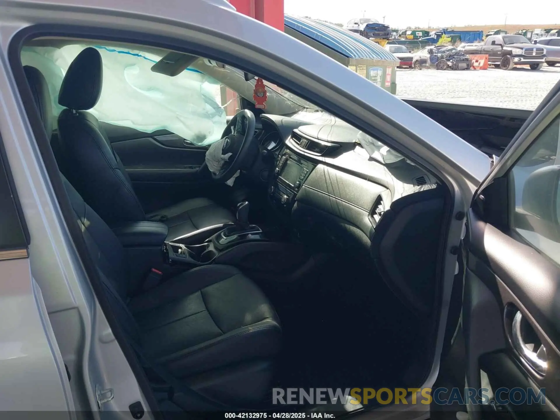 5 Photograph of a damaged car 5N1AT2MTXKC778816 NISSAN ROGUE 2019