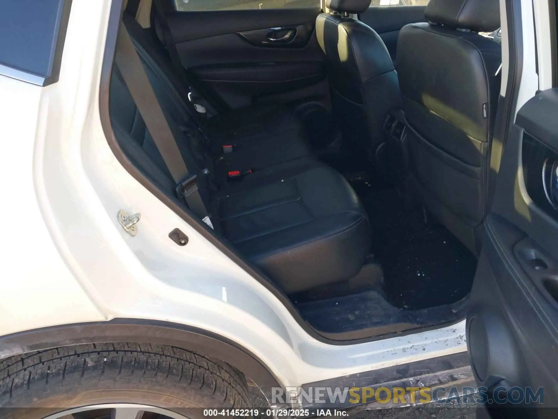 8 Photograph of a damaged car 5N1AT2MV0KC712535 NISSAN ROGUE 2019