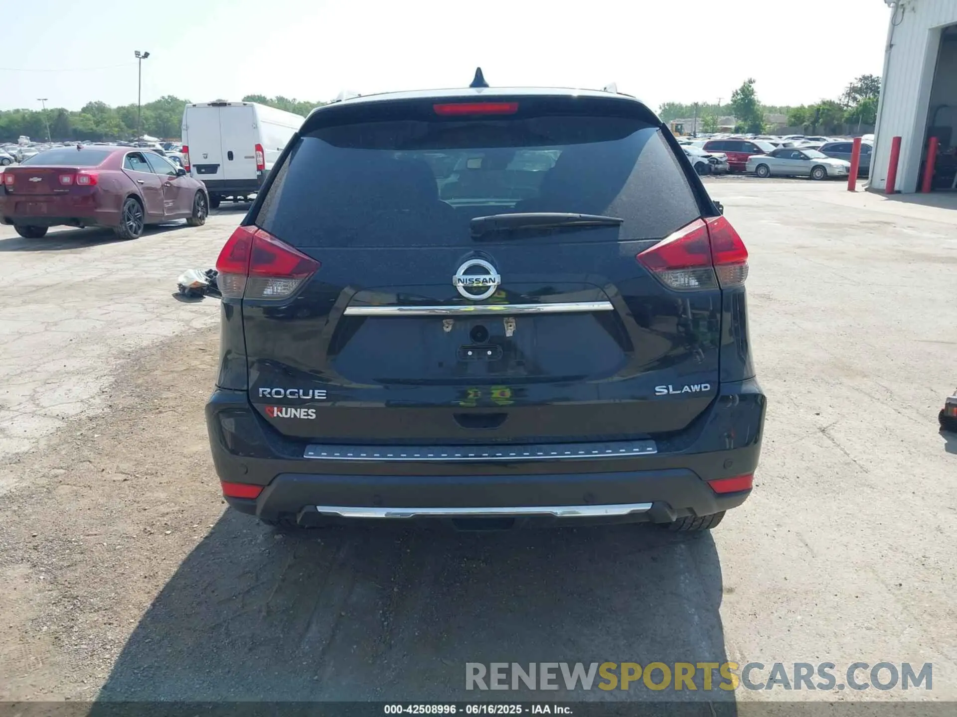 17 Photograph of a damaged car 5N1AT2MV0KC844288 NISSAN ROGUE 2019