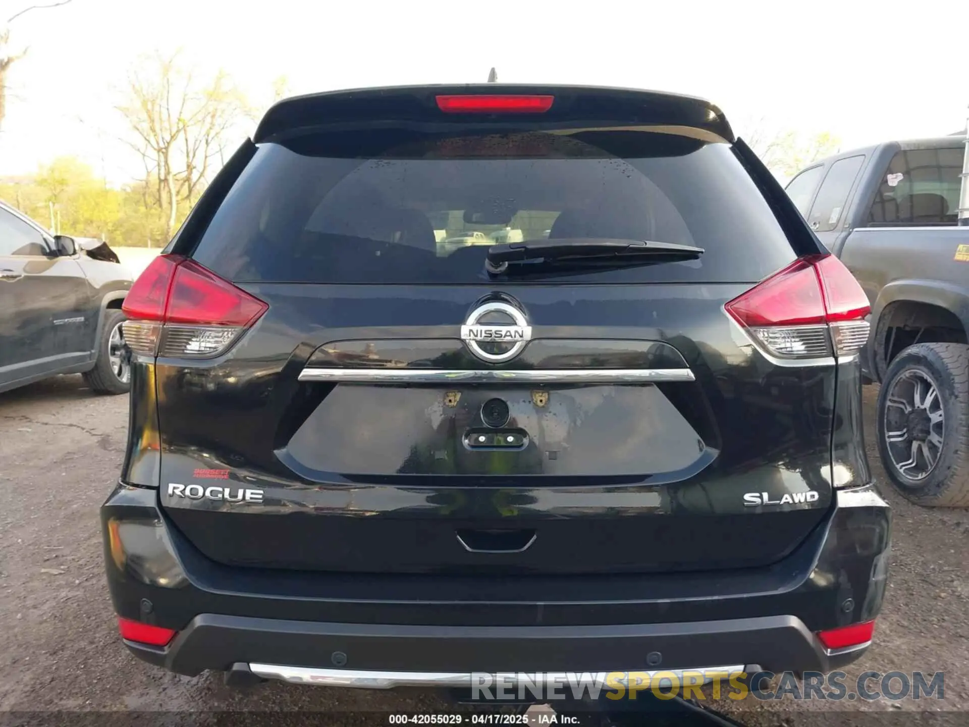 17 Photograph of a damaged car 5N1AT2MV2KC745312 NISSAN ROGUE 2019