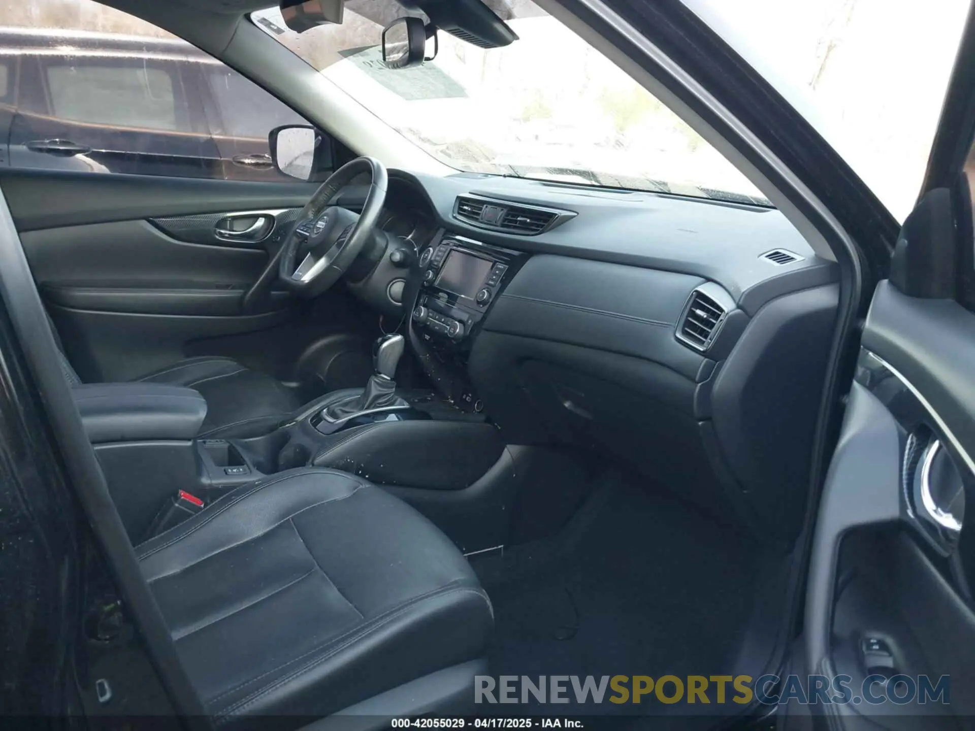 5 Photograph of a damaged car 5N1AT2MV2KC745312 NISSAN ROGUE 2019