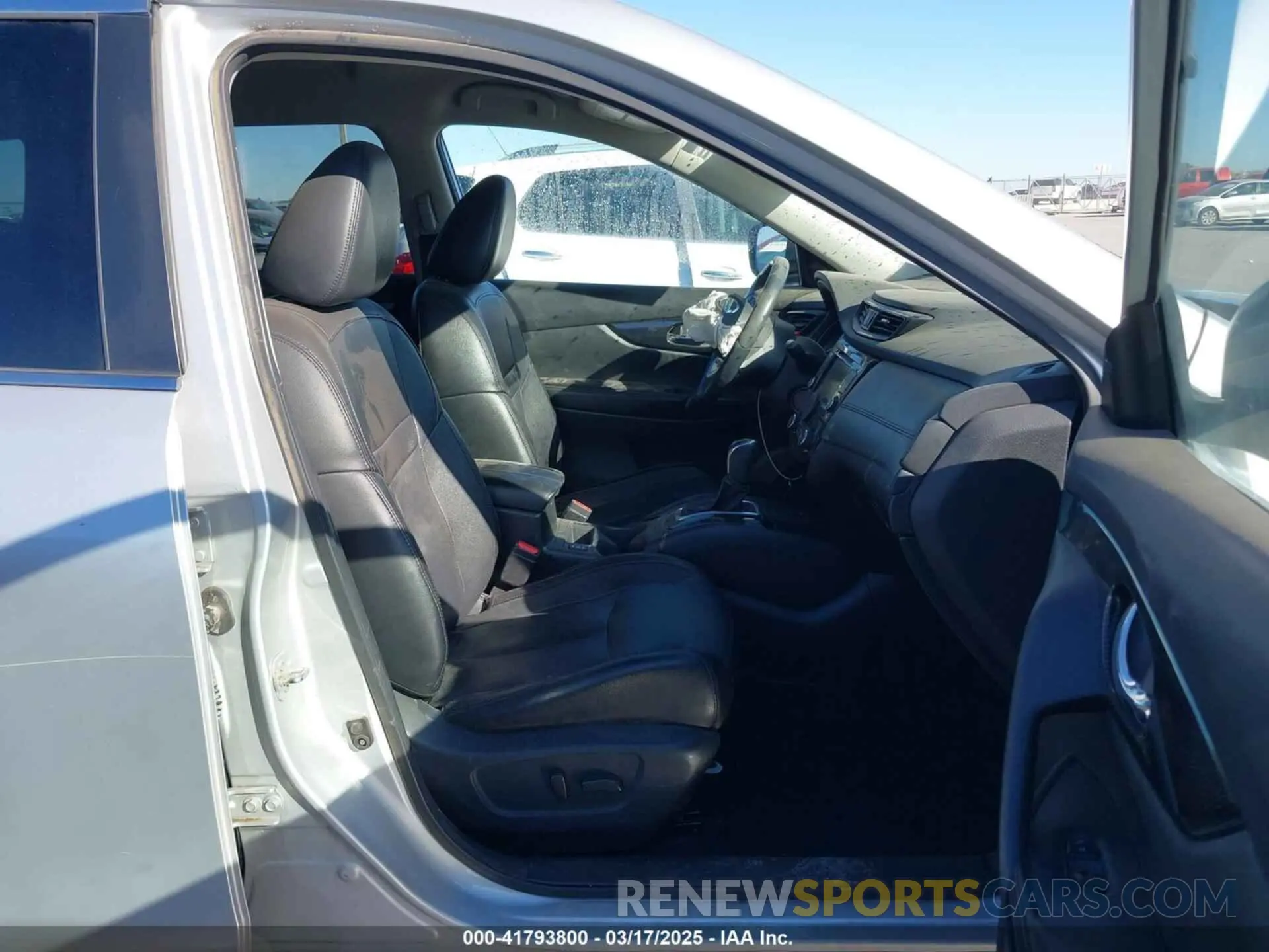 5 Photograph of a damaged car 5N1AT2MV3KC744377 NISSAN ROGUE 2019