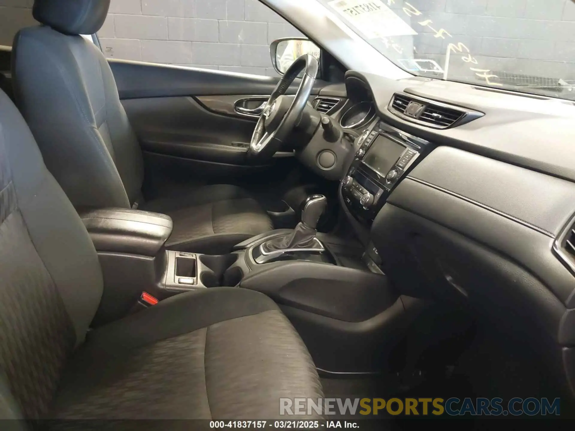 5 Photograph of a damaged car 5N1AT2MV3KC746016 NISSAN ROGUE 2019