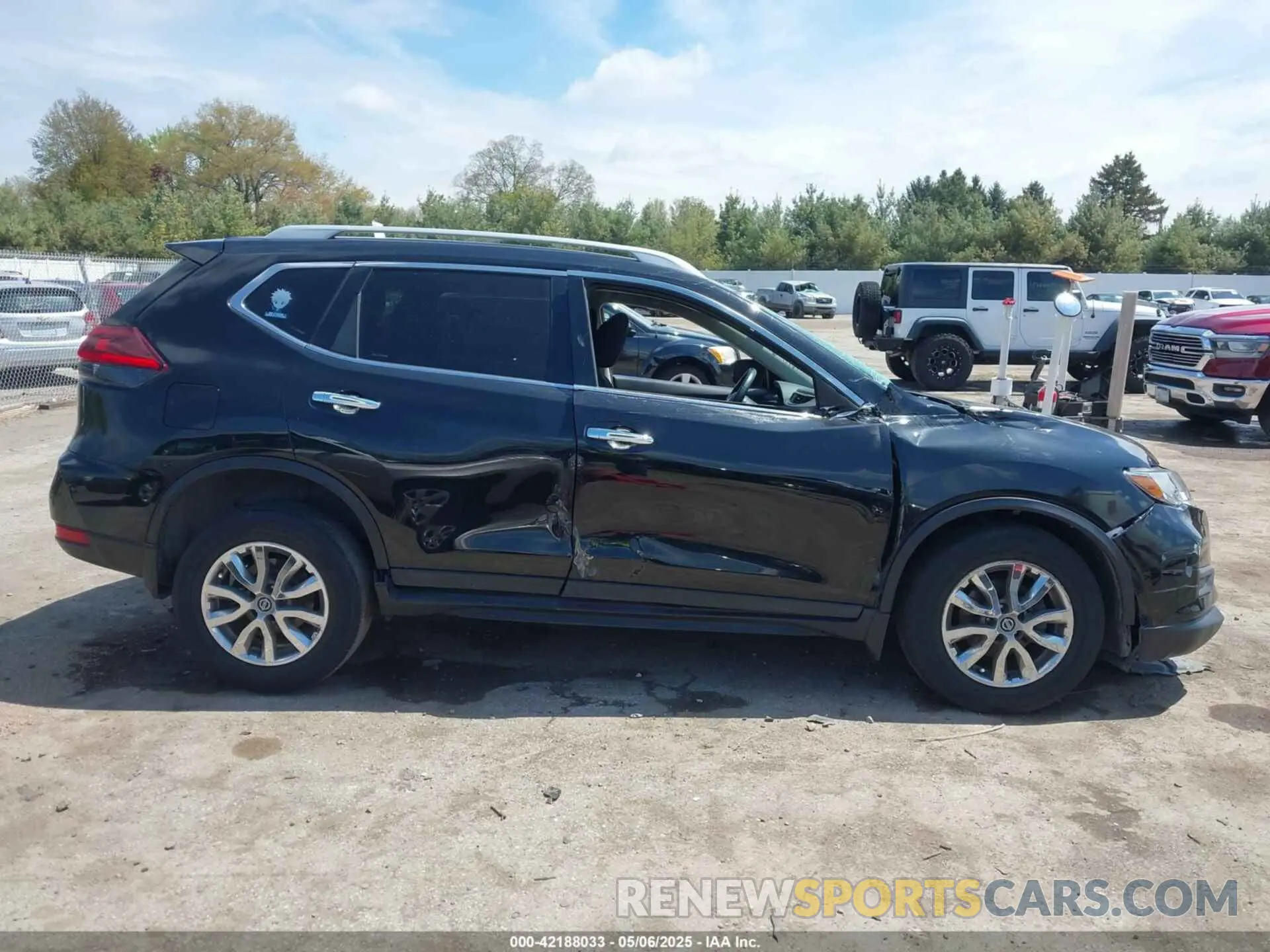 14 Photograph of a damaged car 5N1AT2MV3KC805467 NISSAN ROGUE 2019