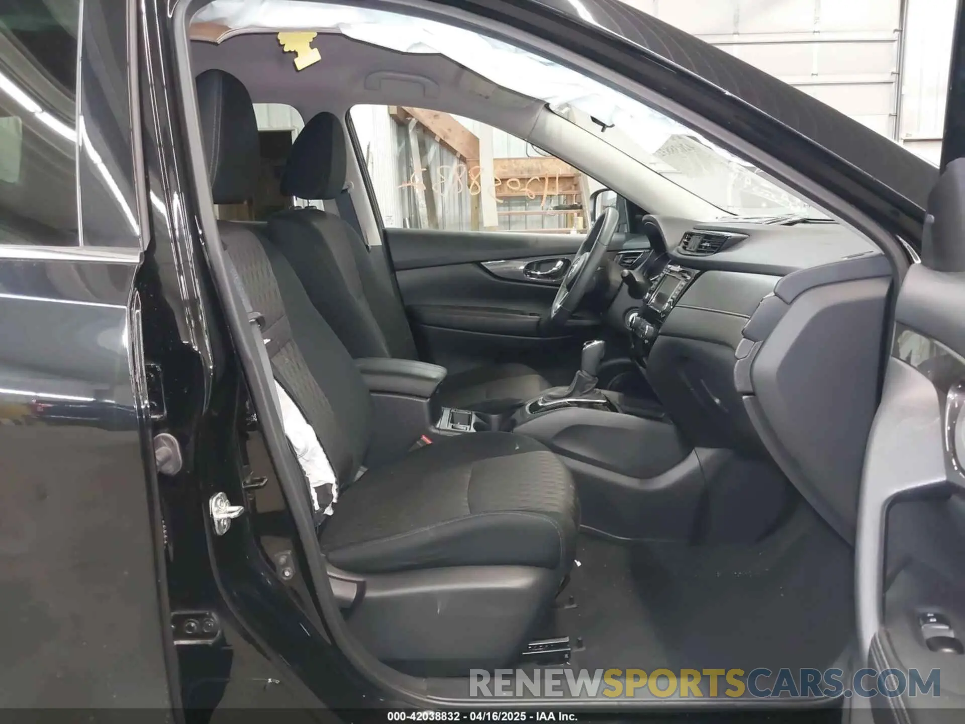 5 Photograph of a damaged car 5N1AT2MV3KC817862 NISSAN ROGUE 2019