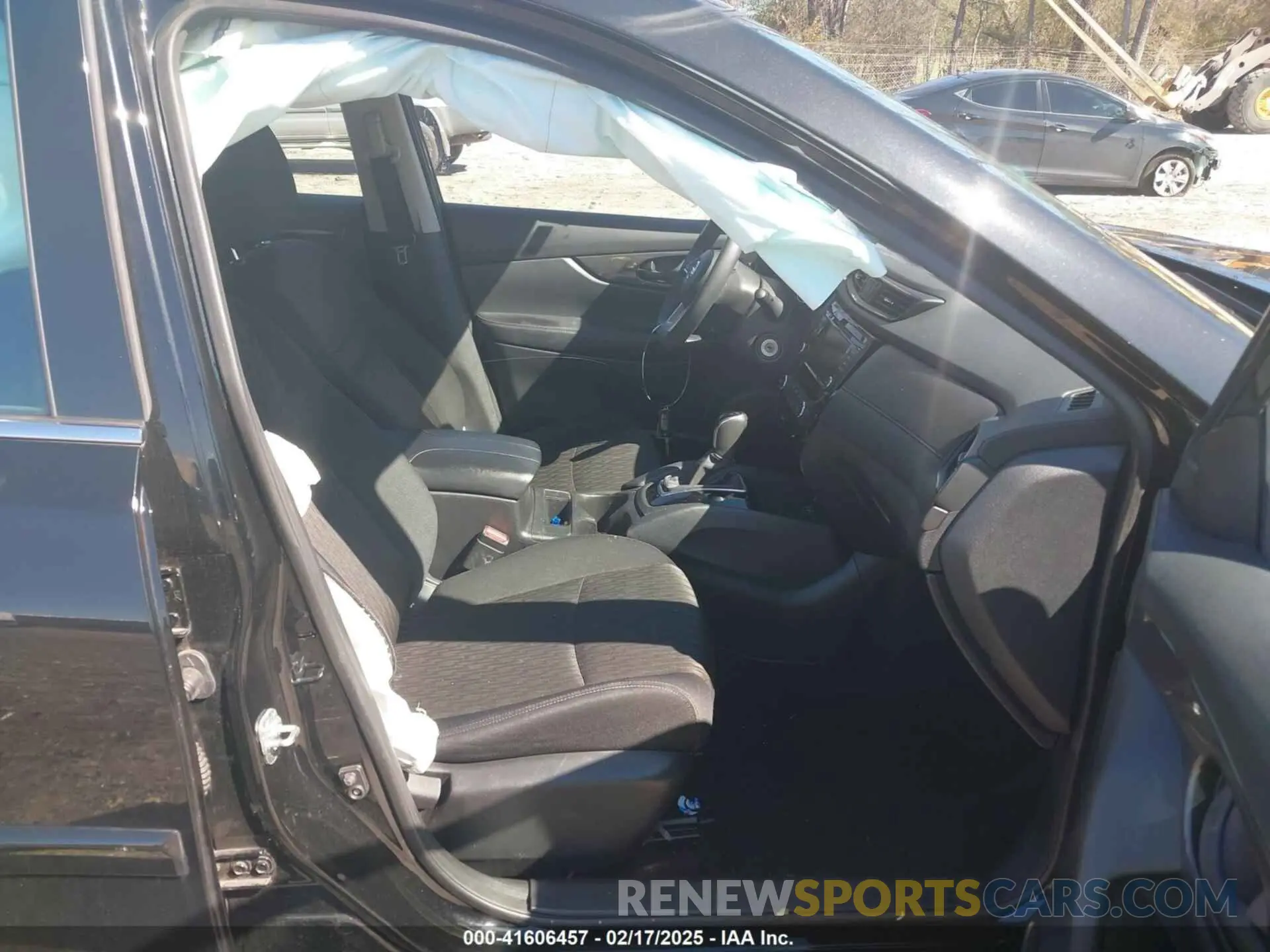 5 Photograph of a damaged car 5N1AT2MV4KC785326 NISSAN ROGUE 2019