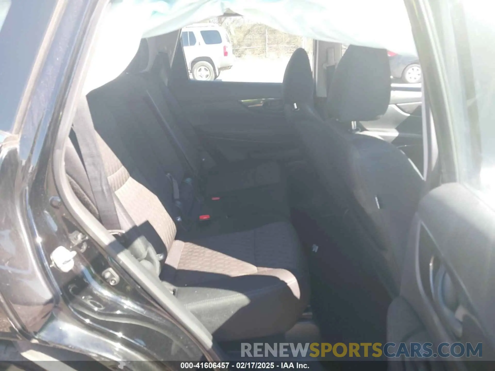 8 Photograph of a damaged car 5N1AT2MV4KC785326 NISSAN ROGUE 2019
