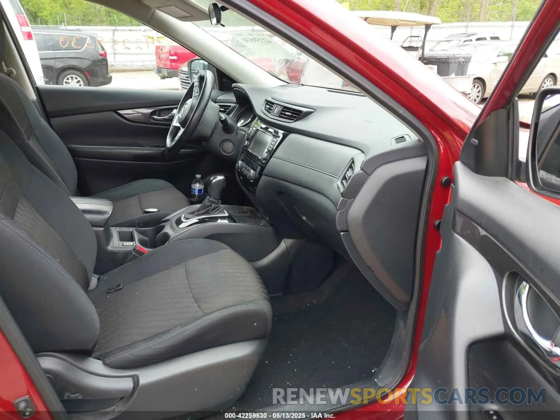 5 Photograph of a damaged car 5N1AT2MV4KC810144 NISSAN ROGUE 2019