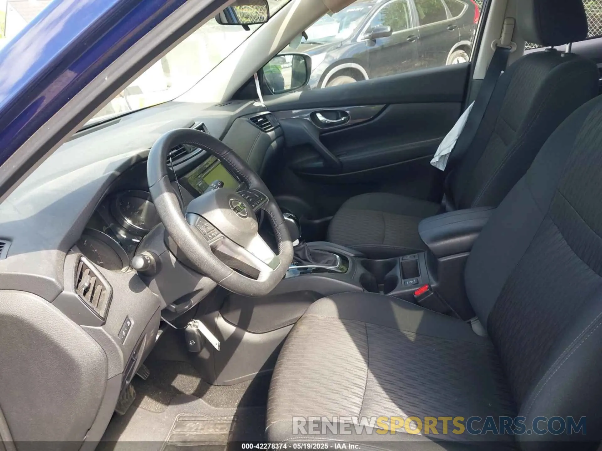 5 Photograph of a damaged car 5N1AT2MV4KC833388 NISSAN ROGUE 2019