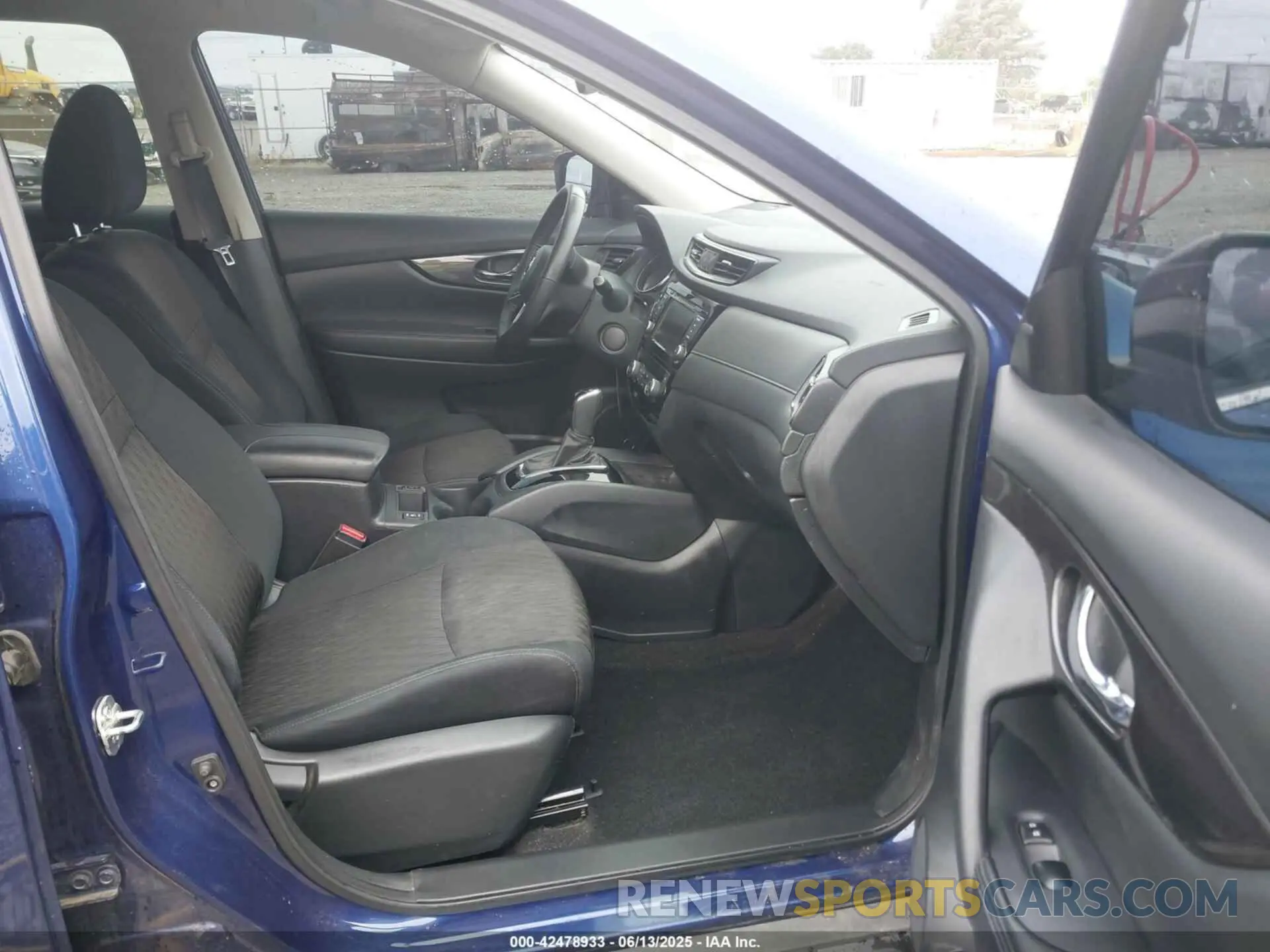 5 Photograph of a damaged car 5N1AT2MV5KC758717 NISSAN ROGUE 2019