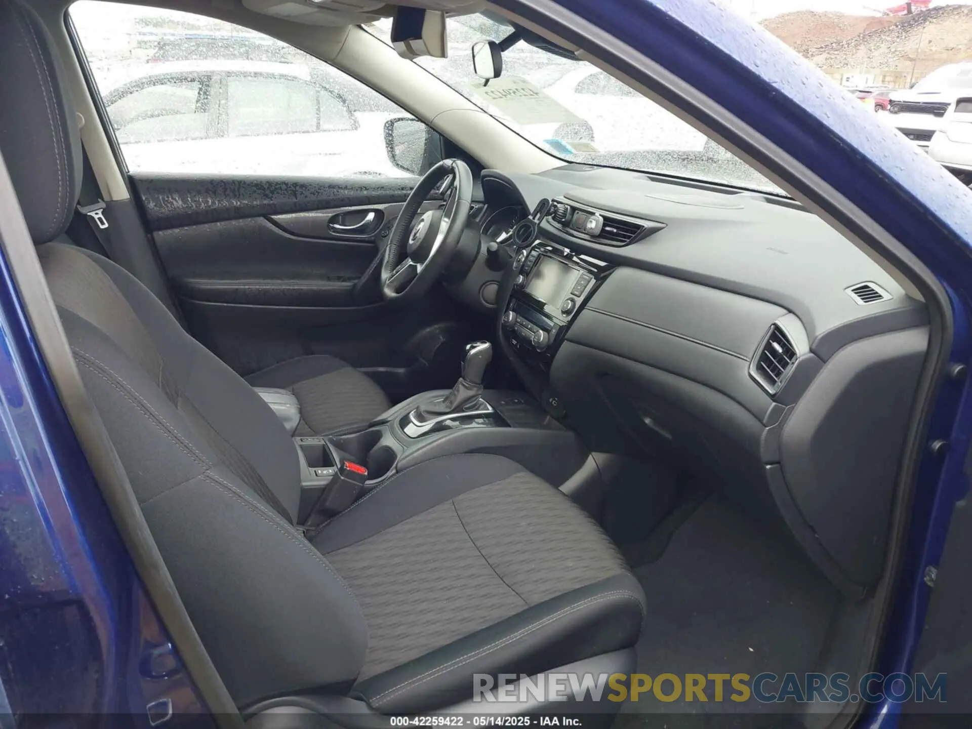 5 Photograph of a damaged car 5N1AT2MV7KC718607 NISSAN ROGUE 2019