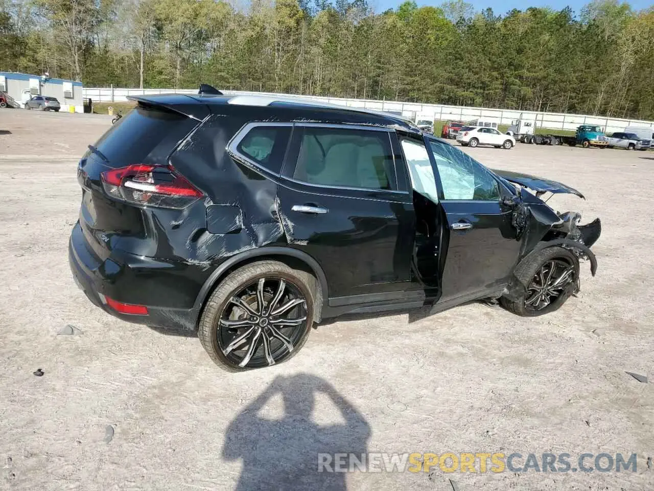 3 Photograph of a damaged car 5N1AT2MV7KC760419 NISSAN ROGUE 2019